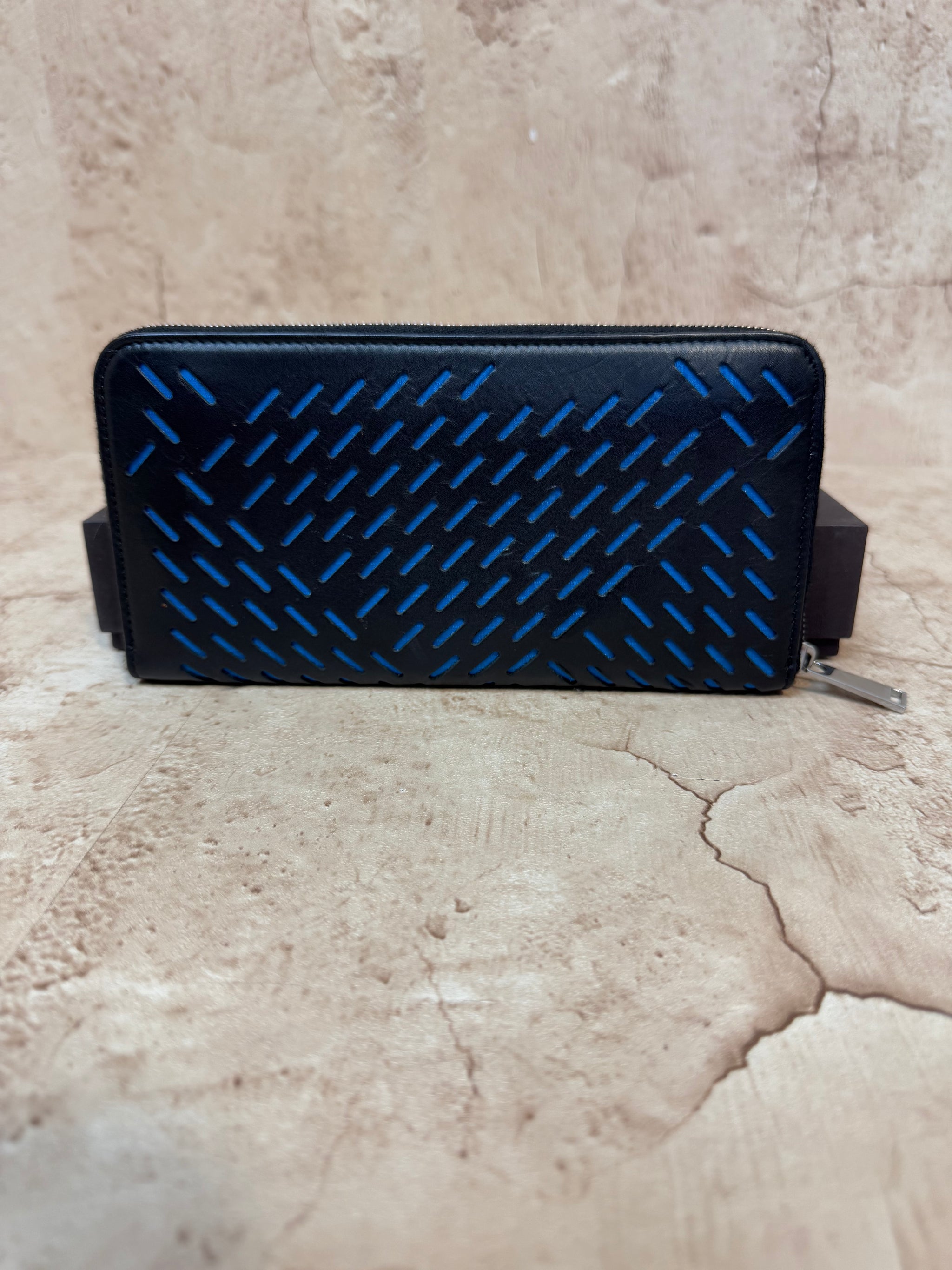 Bottega Veneta Black & Blue Leather Zippy Wallet