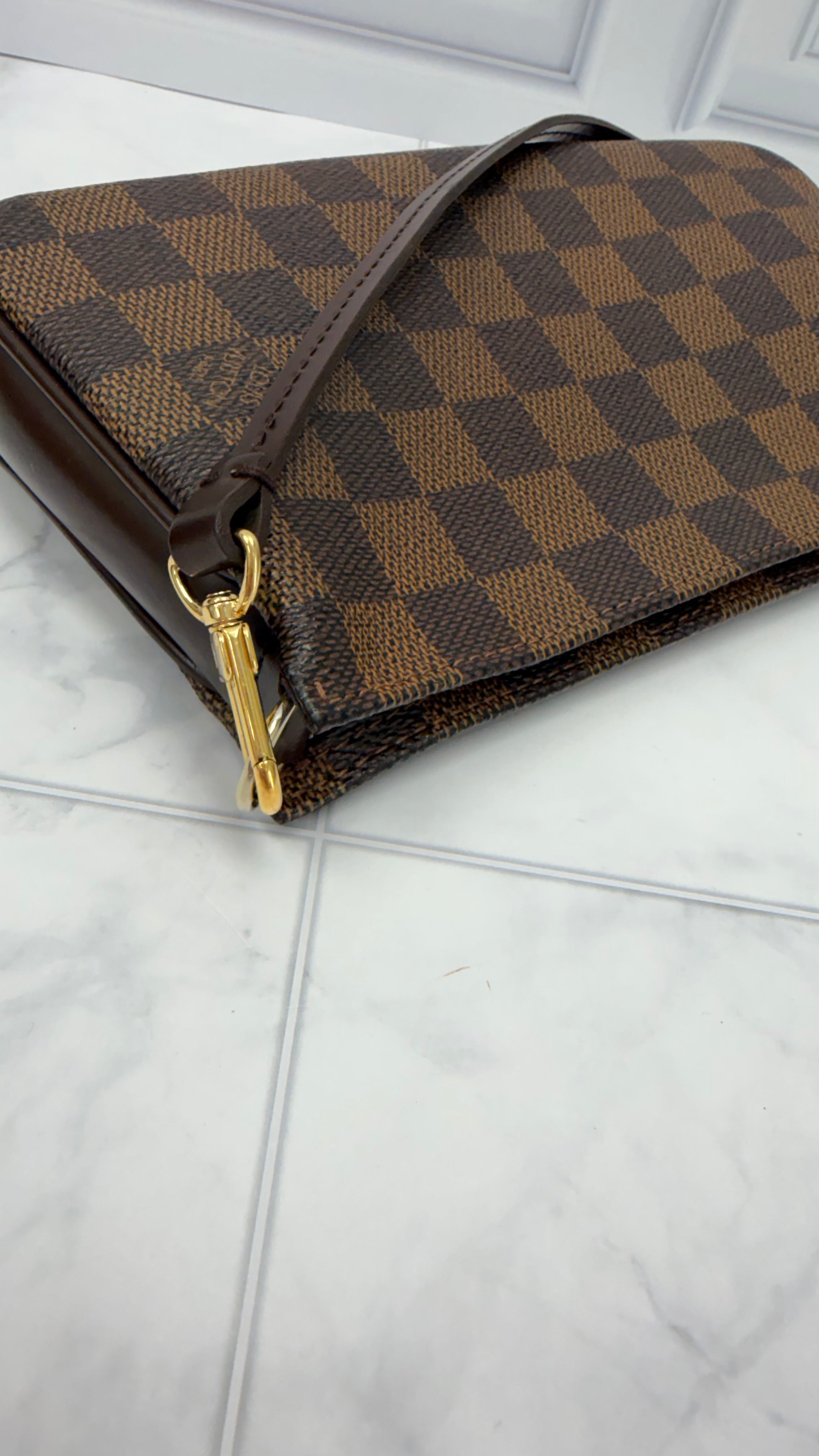 *DONS DROP* Louis Vuitton Damier Ebene Navona Pochette