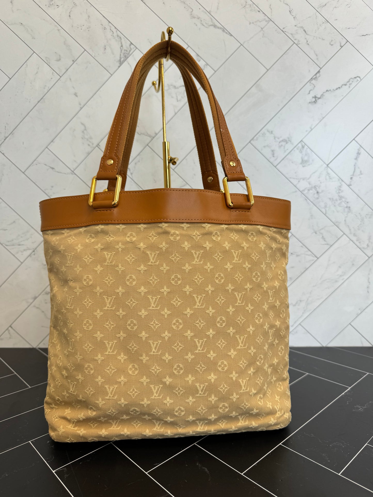 Louis Vuitton Lucille Mini Lin GM Tote