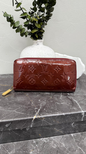 *DONS DROP*  Louis Vuitton Amarante Vernis Leather Zippy Wallet