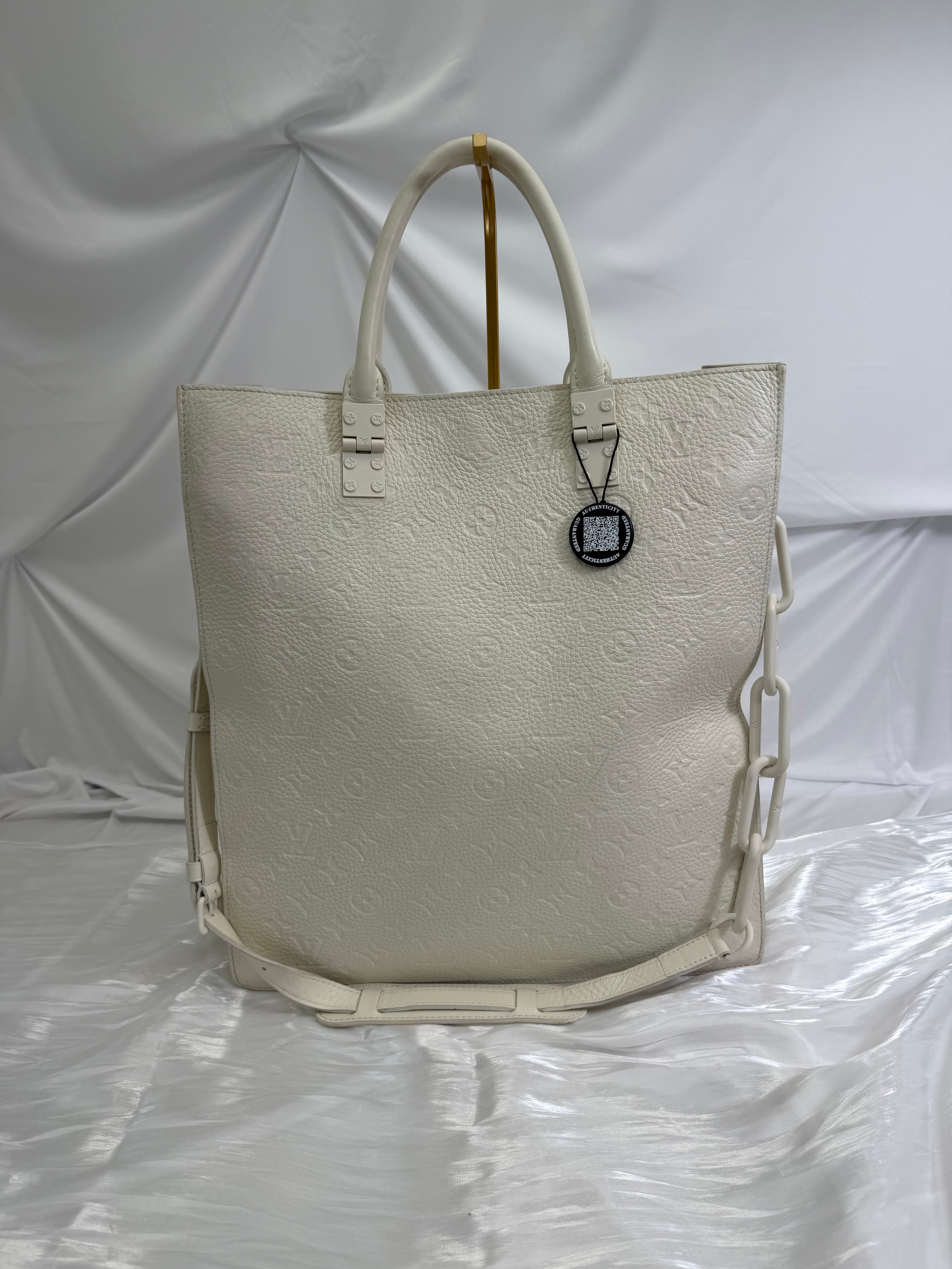Louis Vuitton Monogram White Taurillon Sac Plat