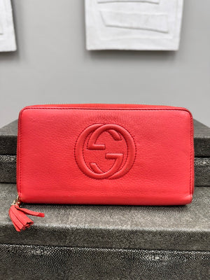 Gucci Red Grained Leather GG Soho Zippy Wallet