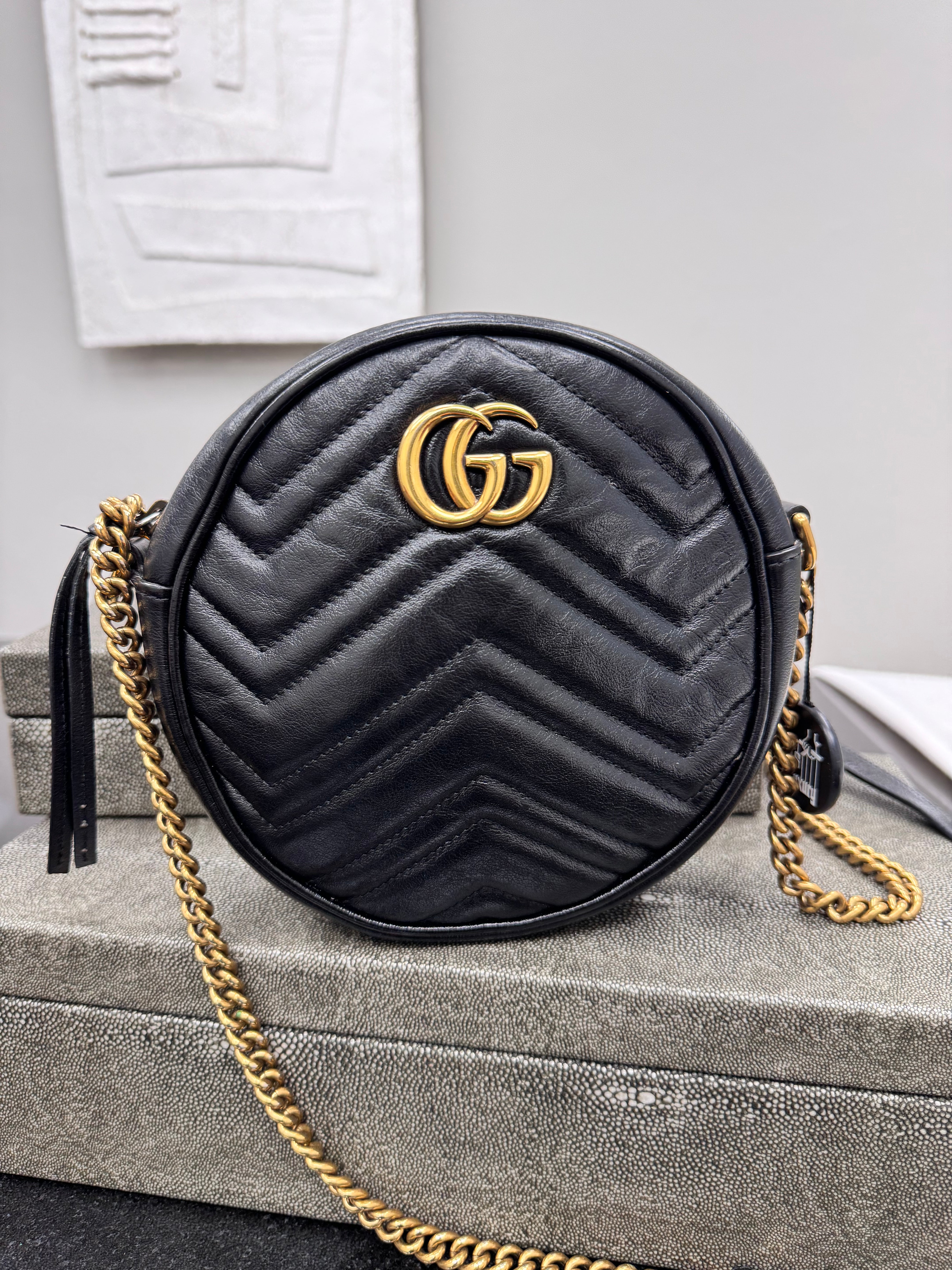 *DONS DROP* Gucci Black Leather Mini Marmont Round Crossbody Bag