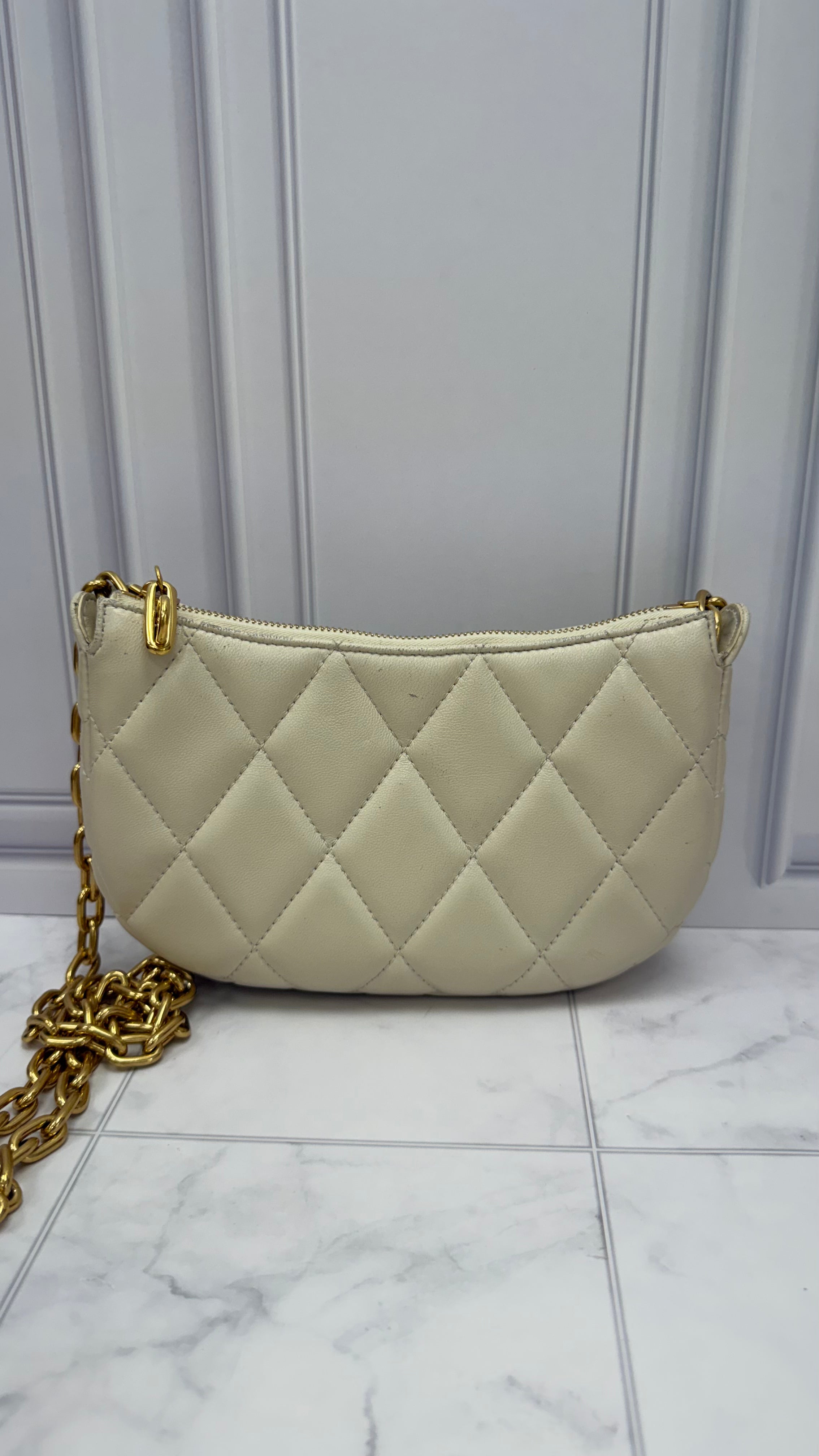 *DONS DROP* Burberry Creme Quilted Leather Rocking Horse Chain Pouch
