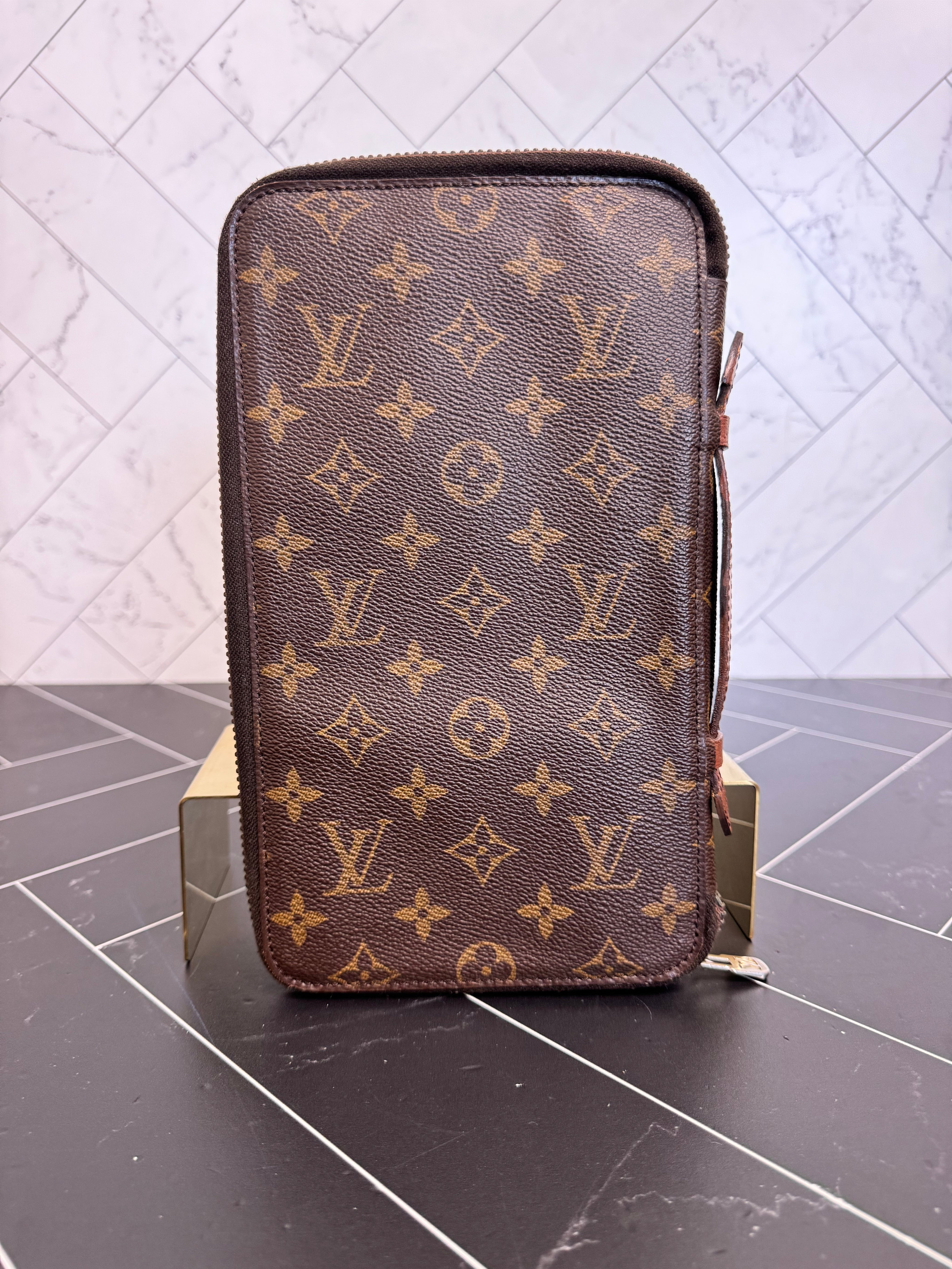 Louis Vuitton Monogram Poche Escapade Organizer Wallet