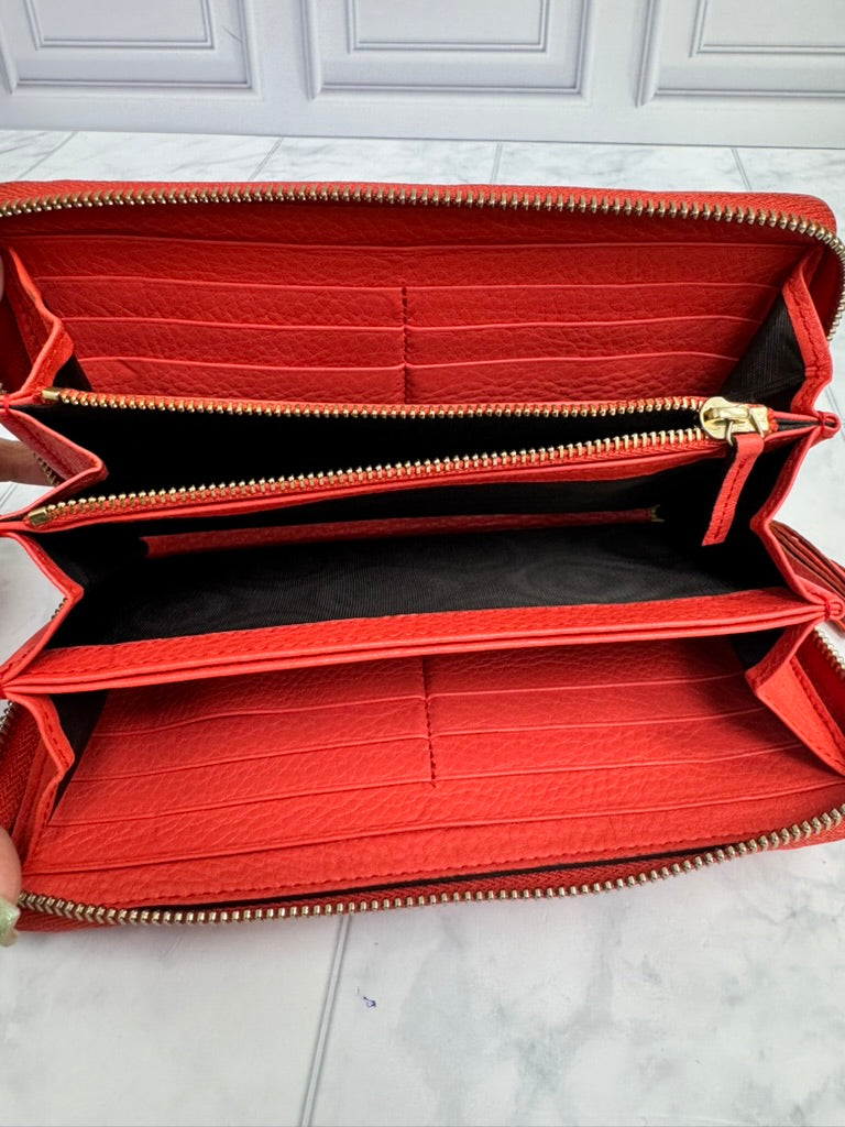 Gucci Red Grained Leather GG Soho Zippy Wallet