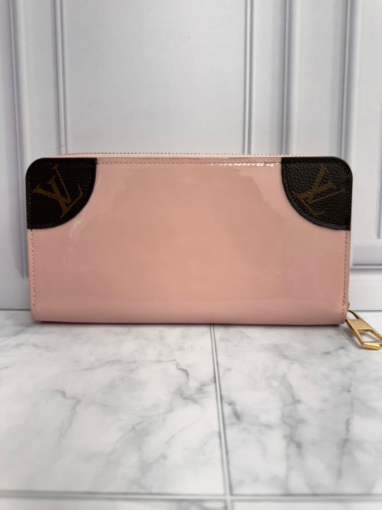 LIKE NEW - Louis Vuitton Pink Vernis Miroir Zippy Wallet
