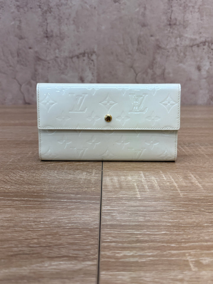 Louis Vuitton Pearl Vernis International Wallet
