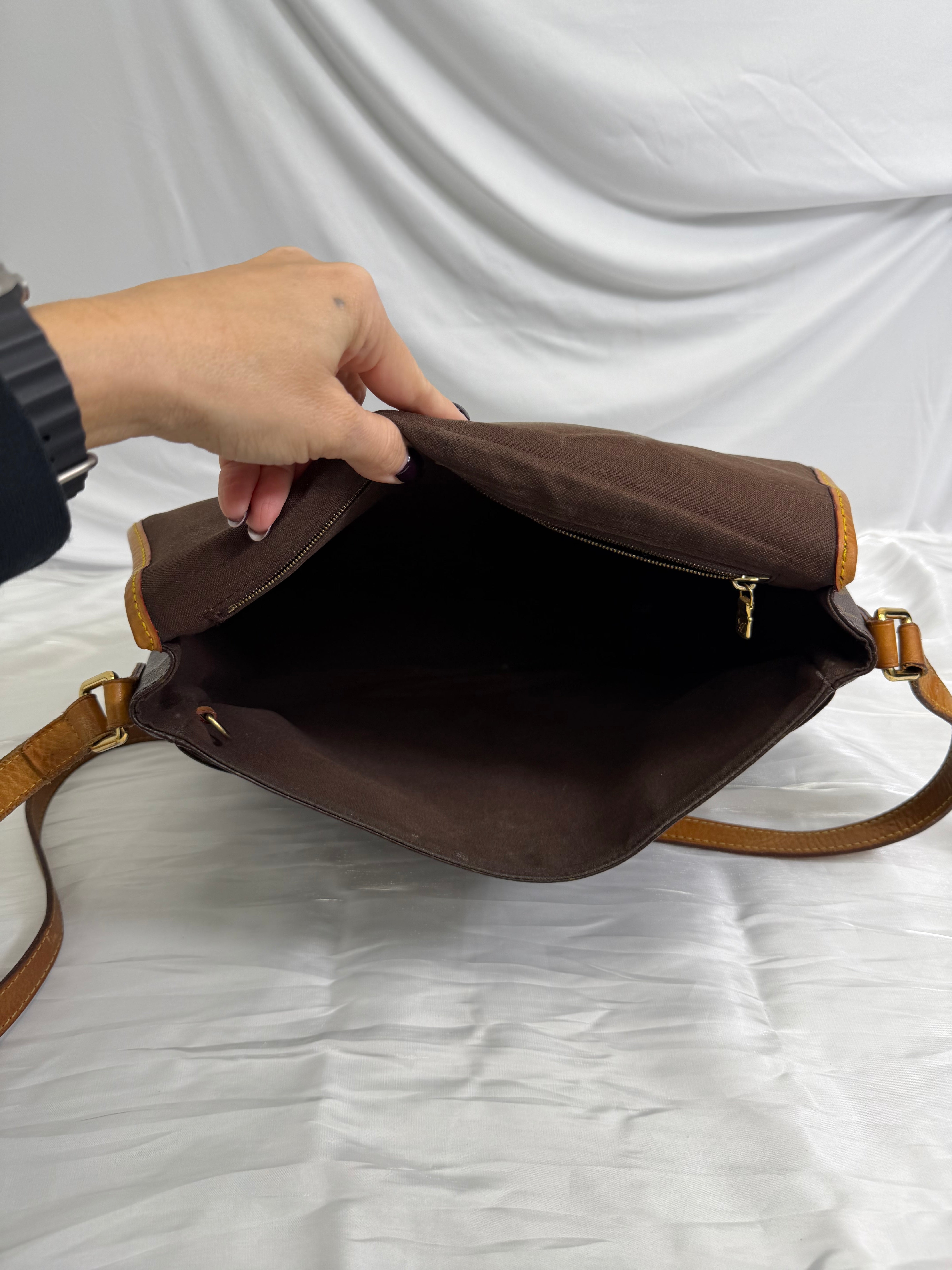 Louis Vuitton Monogram Menilmontant MM