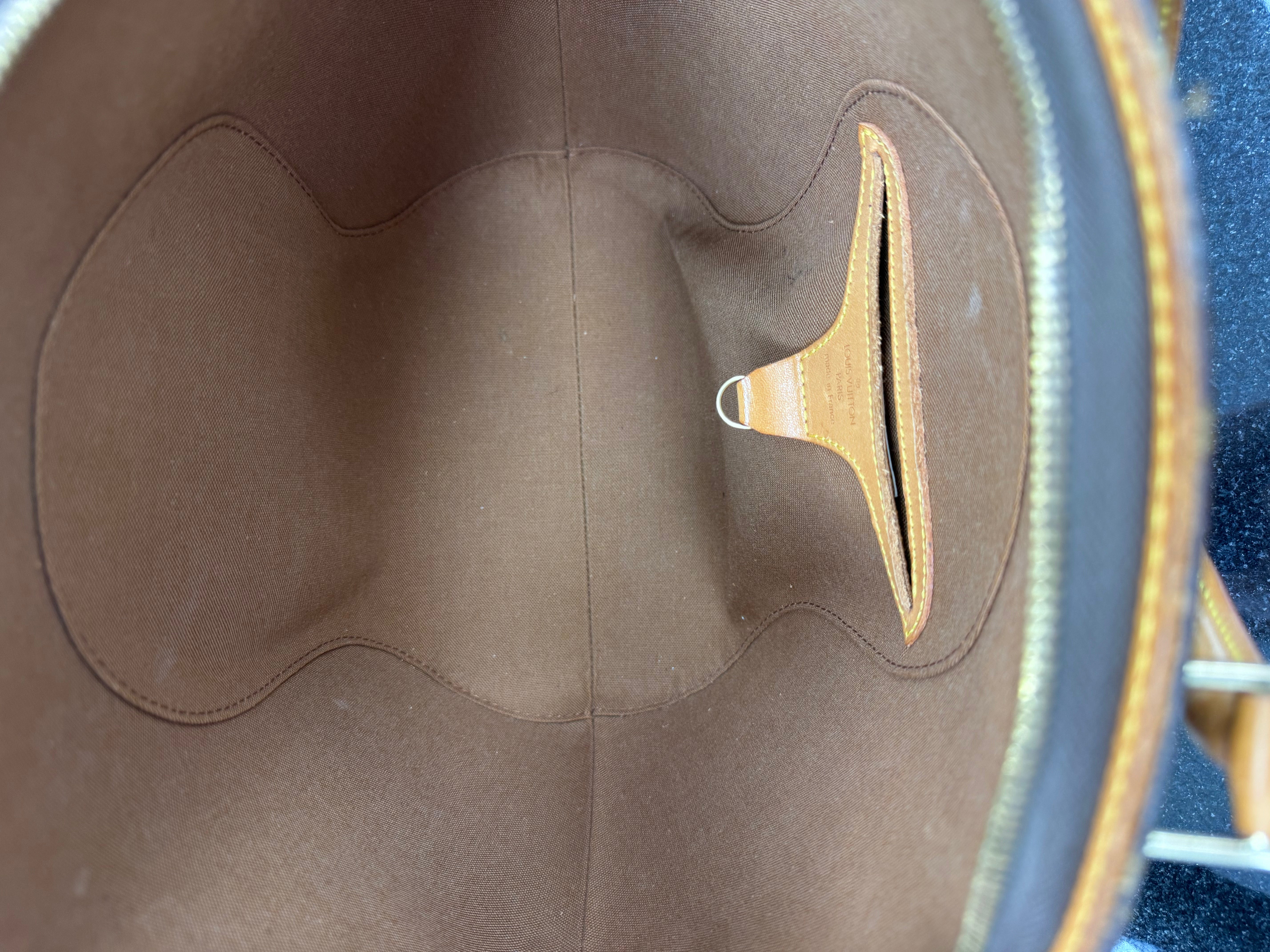 Louis Vuitton Monogram Ellipse MM