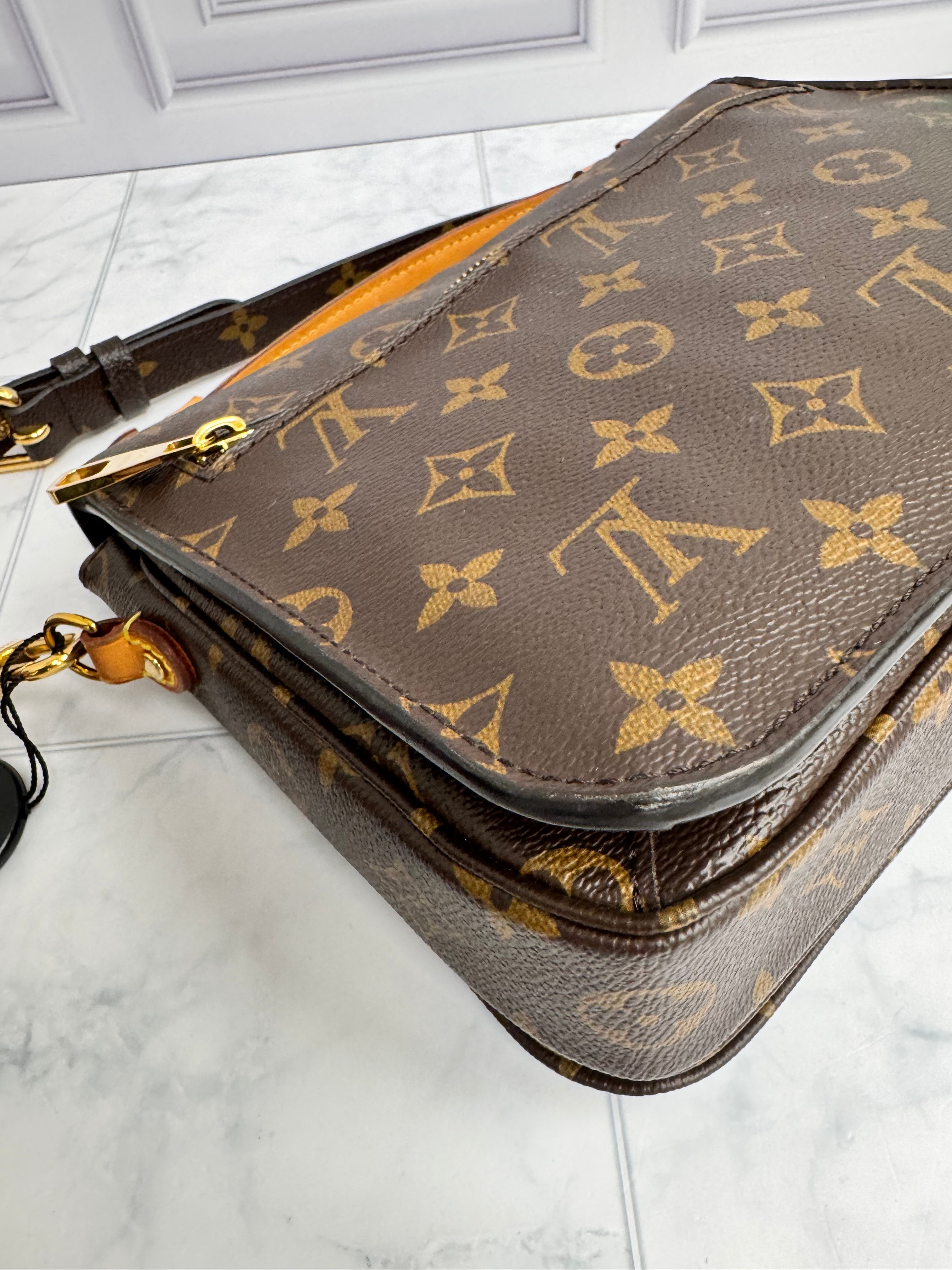 DONS DROP* Louis Vuitton Monogram Pochette Metis Handbags