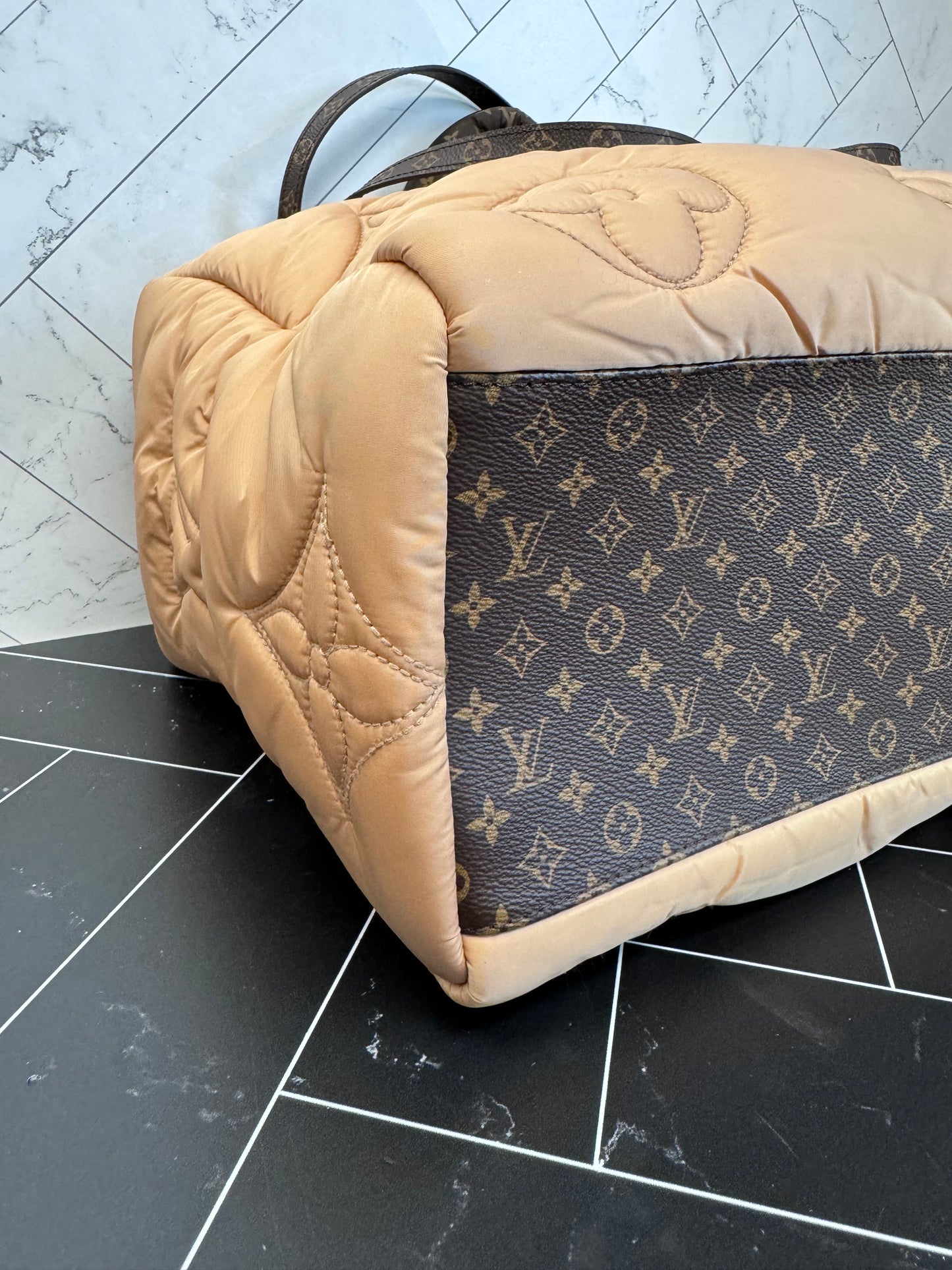 Louis Vuitton Pillow Giant On the Go GM Beige