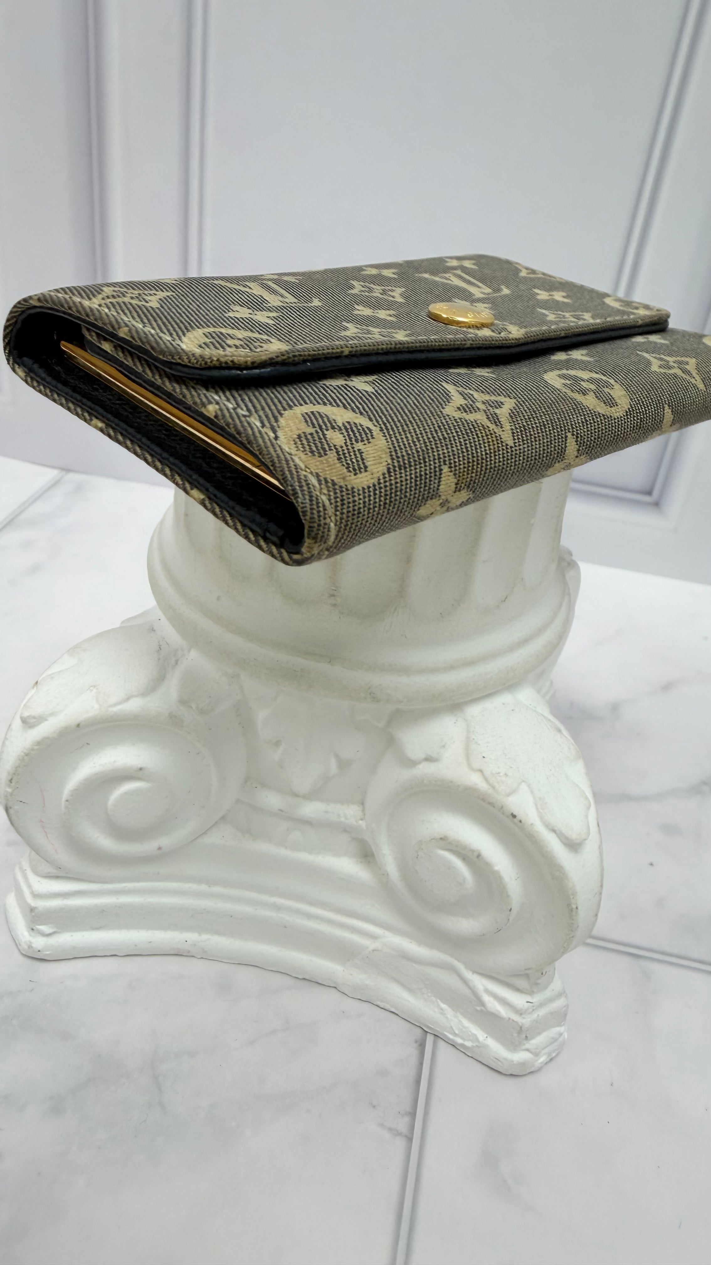 Louis Vuitton Blue Mini Lin 6 Key Ring Case