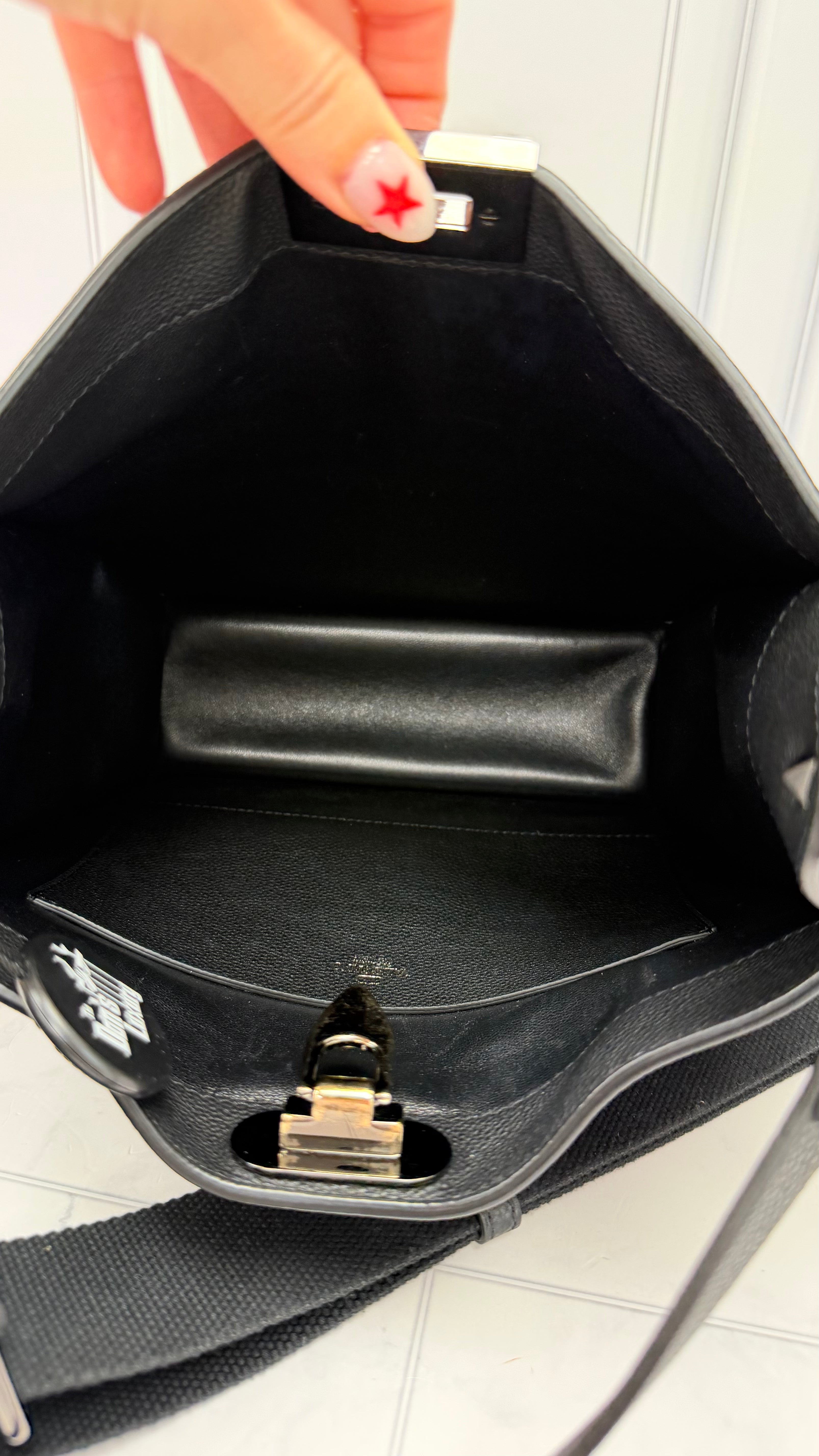 *DONS DROP* Valentino Black Grained Leather Rockstud Shoulder Bag