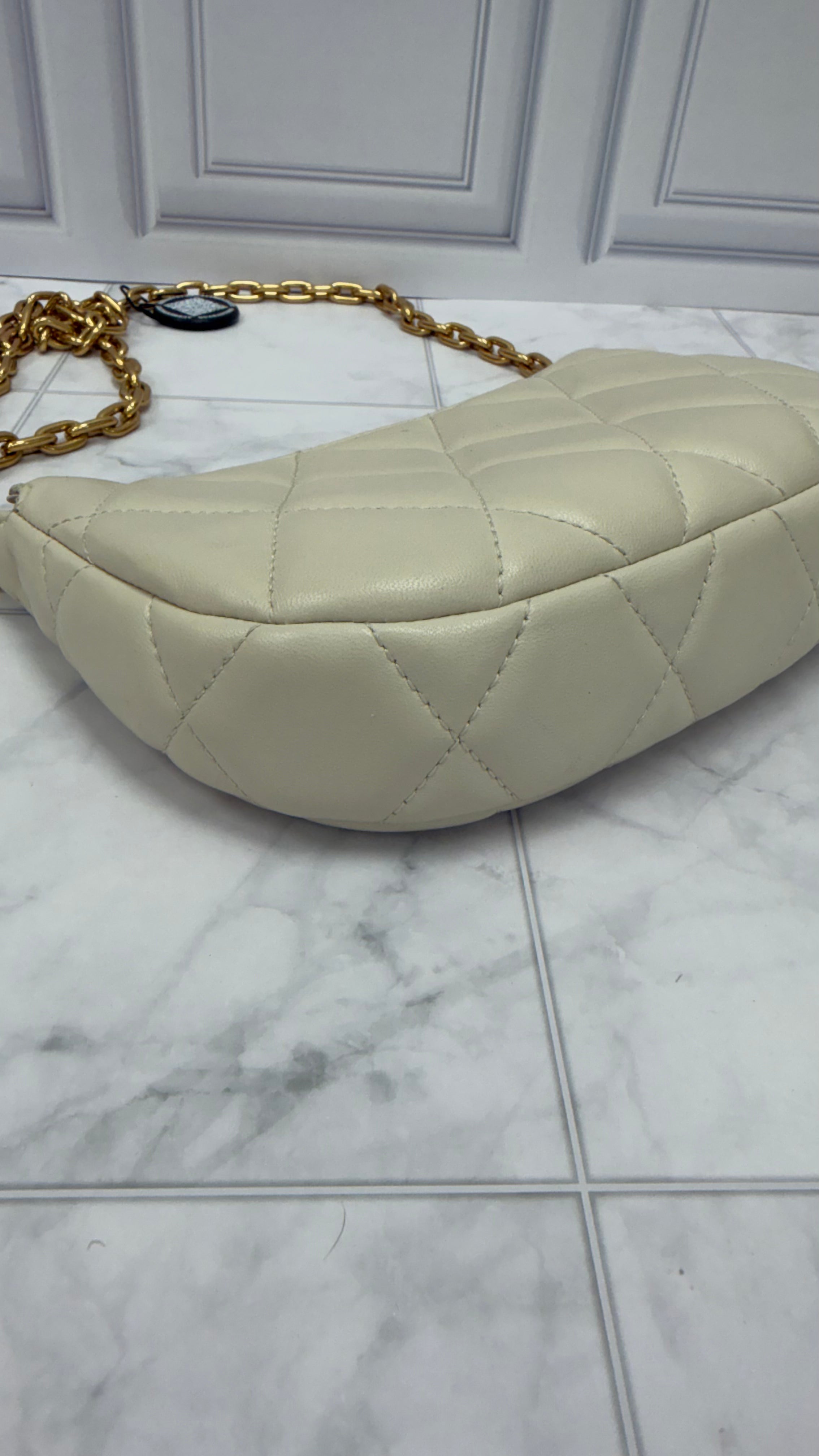 *DONS DROP* Burberry Creme Quilted Leather Rocking Horse Chain Pouch