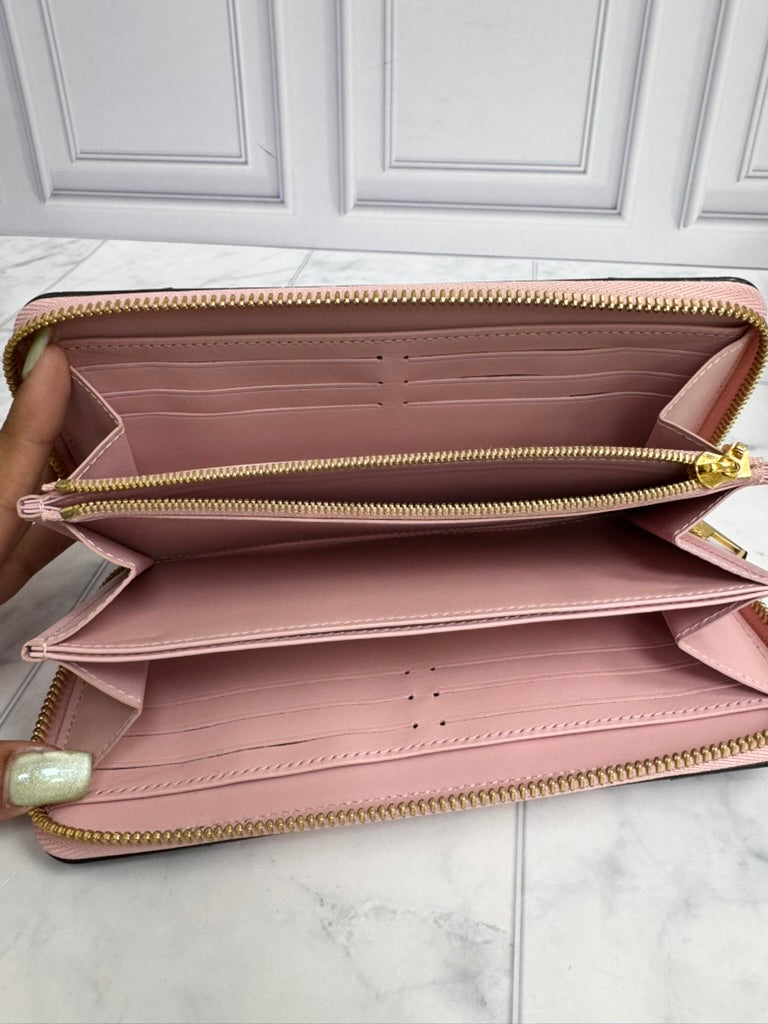 LIKE NEW - Louis Vuitton Pink Vernis Miroir Zippy Wallet