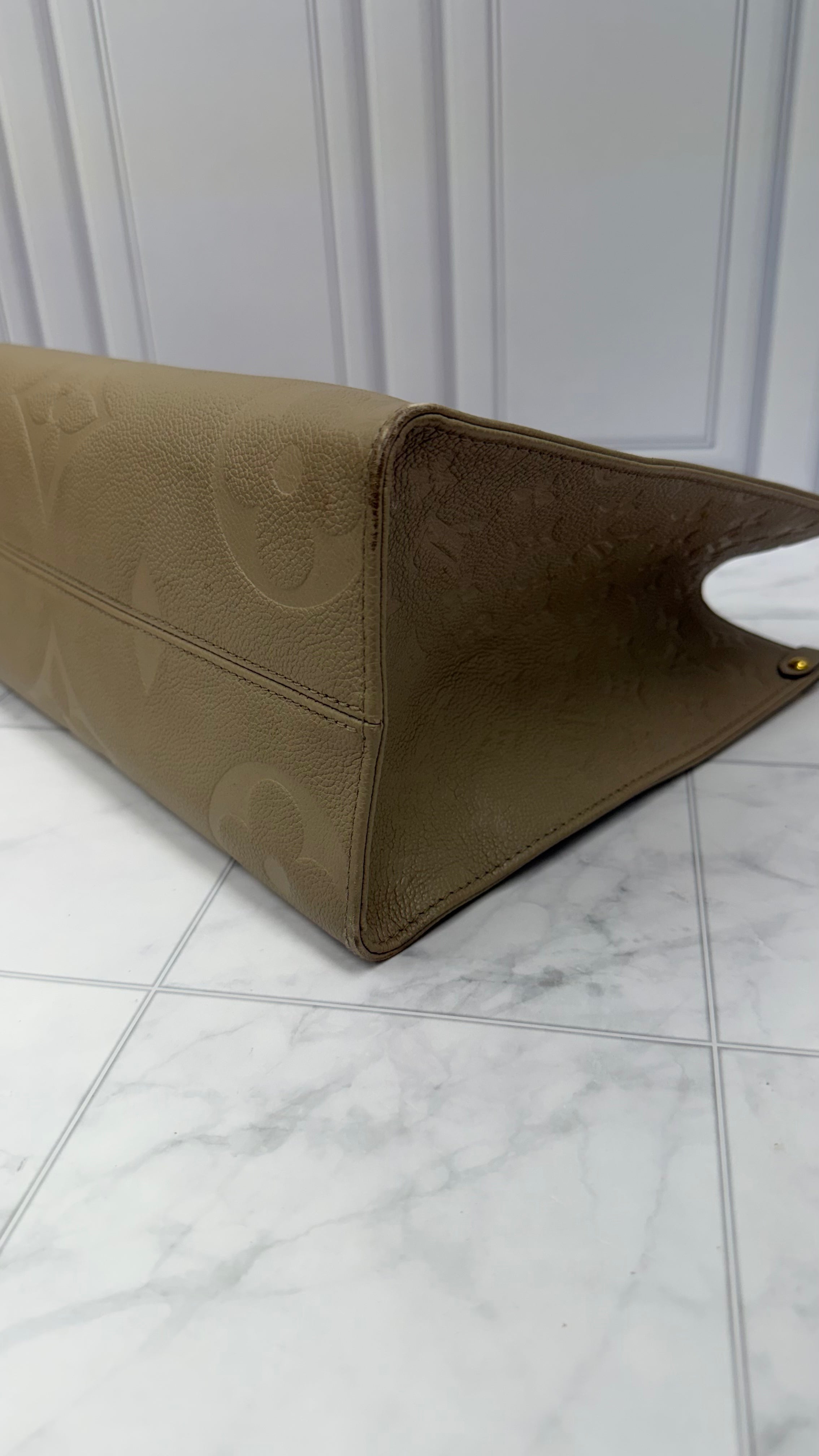 *DONS DROP* Louis Vuitton Turtledove Empreinte On The Go MM Tote Bag