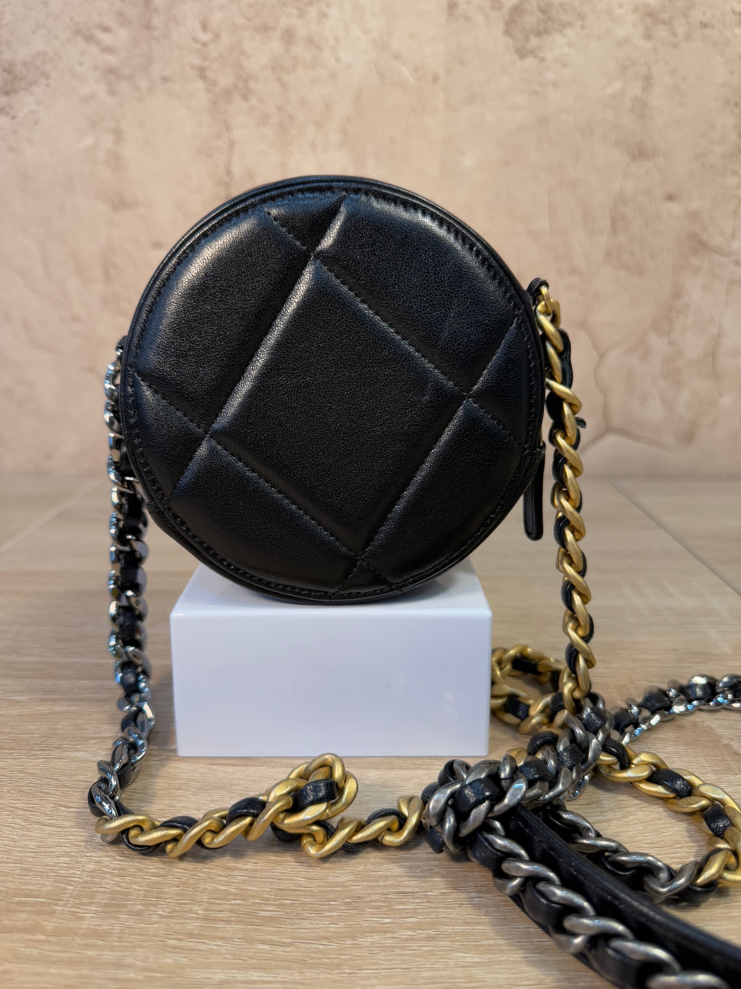 LIKE NEW Chanel Black Quilted Lambskin Round Coco 19 Mark Round Chain Crossbody Bag