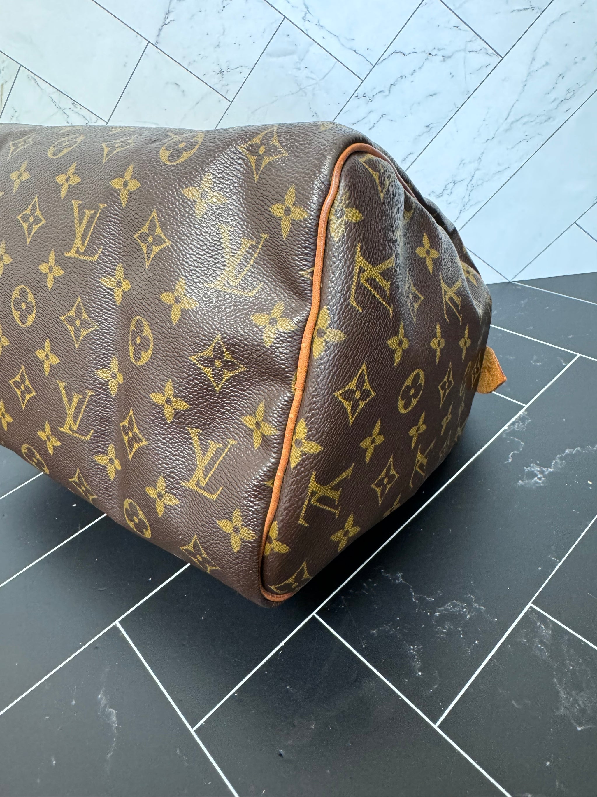 Louis Vuitton Monogram Speedy 30