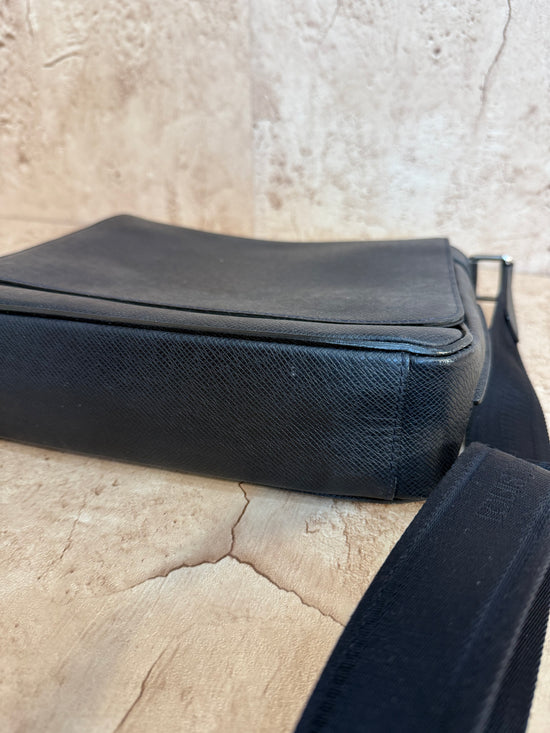 Louis Vuitton Black Taiga Leather Messenger Bag