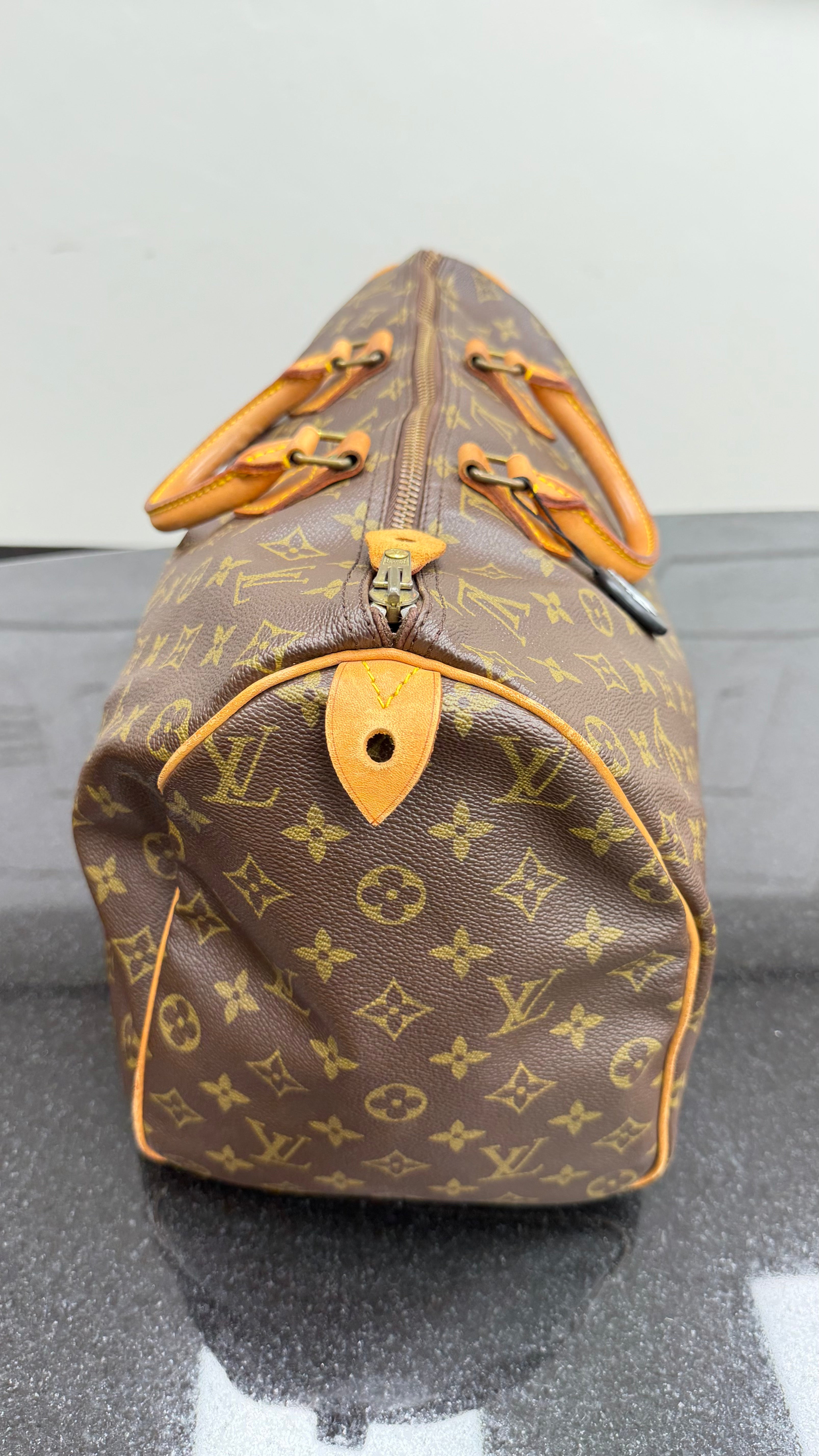 Louis Vuitton Monogram Speedy 40