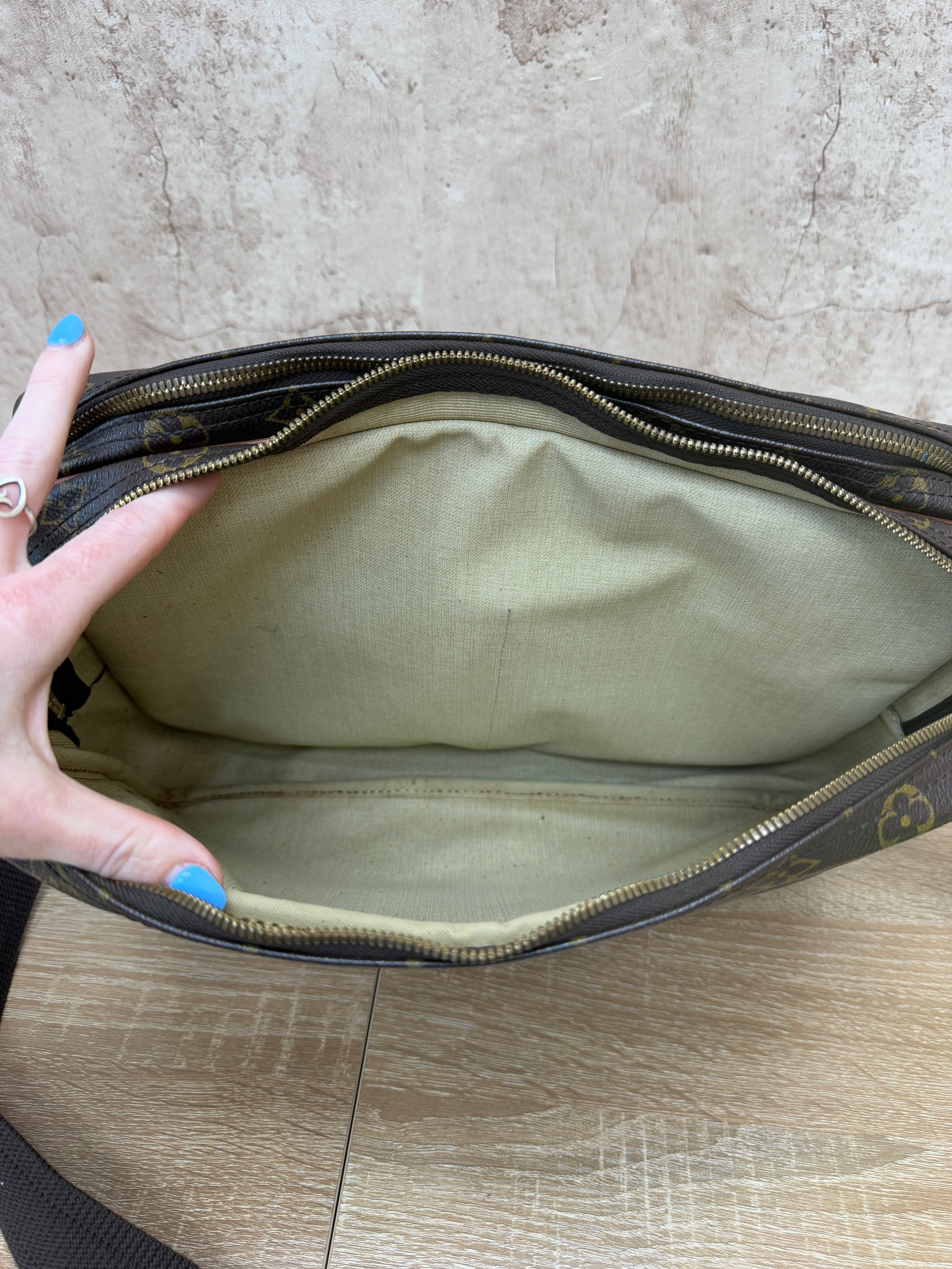Louis Vuitton Monogram Reporter GM