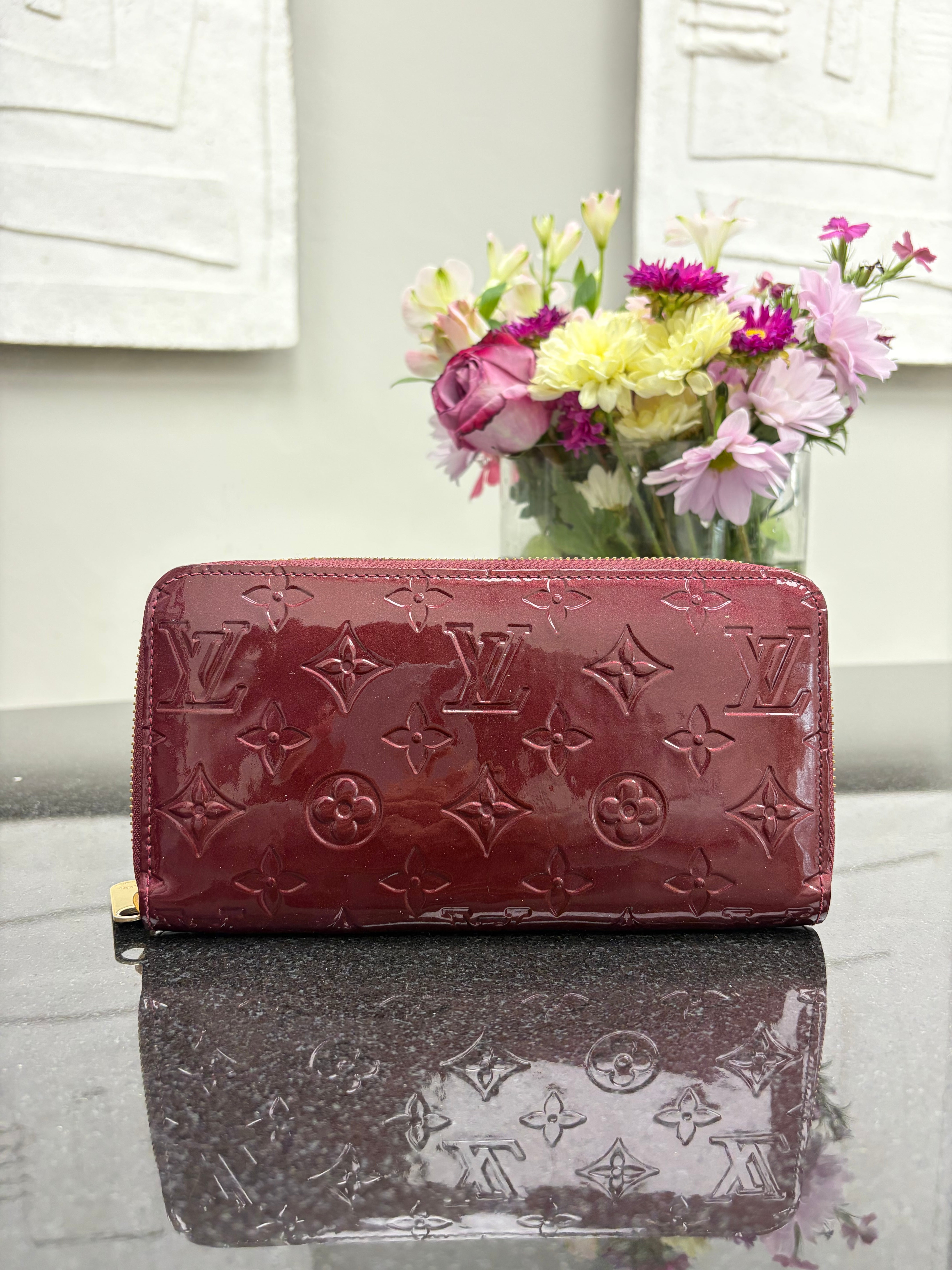 *DONS DROP* Louis Vuitton Amarante Vernis Leather Zippy Wallet