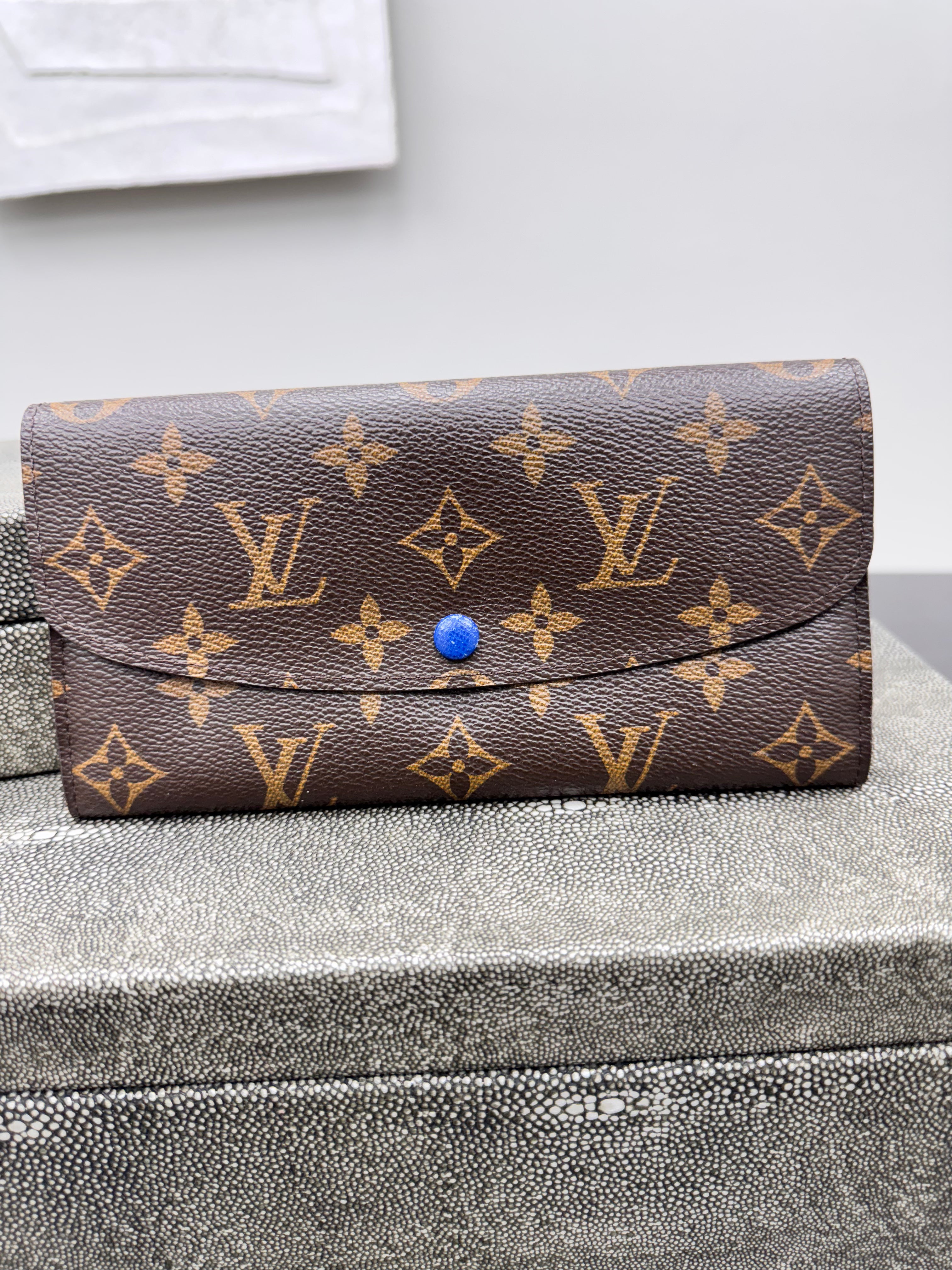 *DONS PRE DROP* Louis Vuitton Monogram Blue Interior Emily Wallet