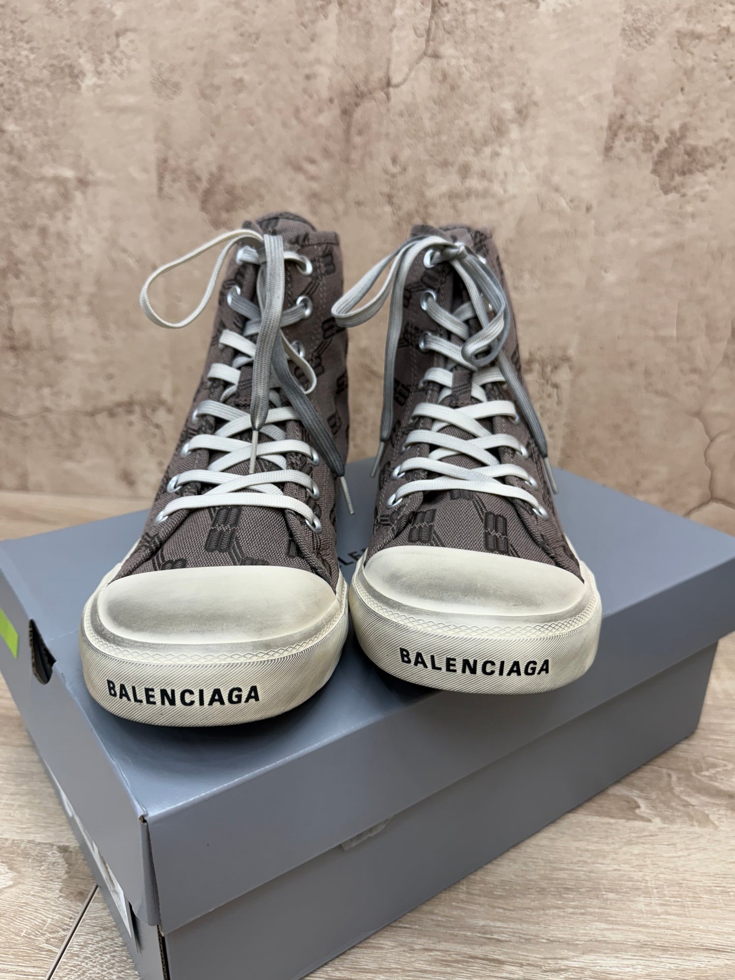 LIKE NEW- Balenciaga Paris Distressed Logo Canvas High-Top Men’s Sneakers Size 43/10