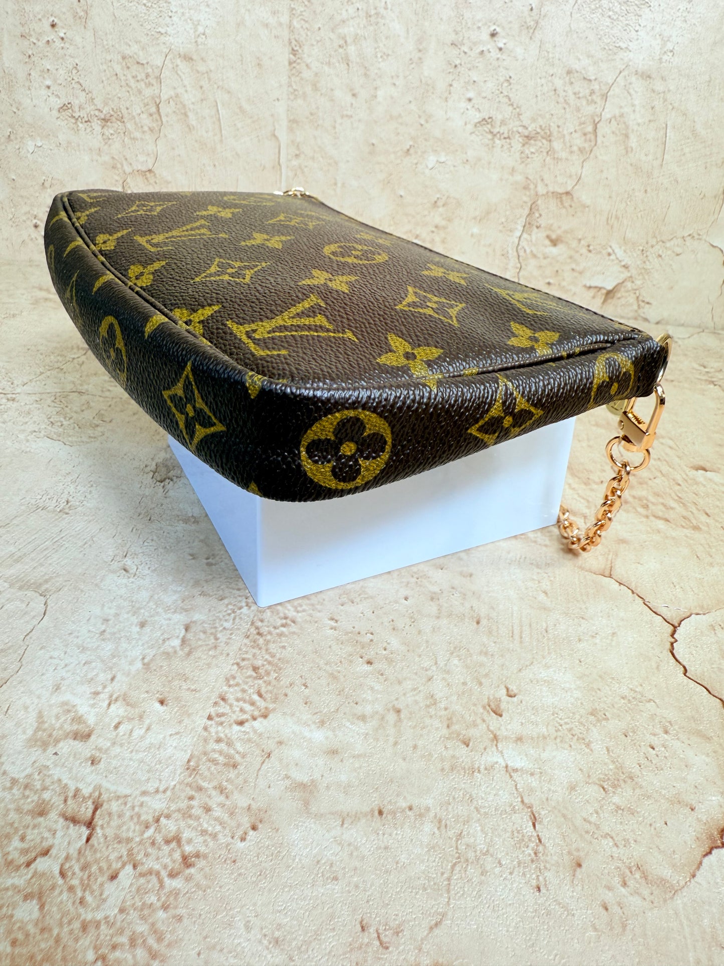 Louis Vuitton Monogram Pochette