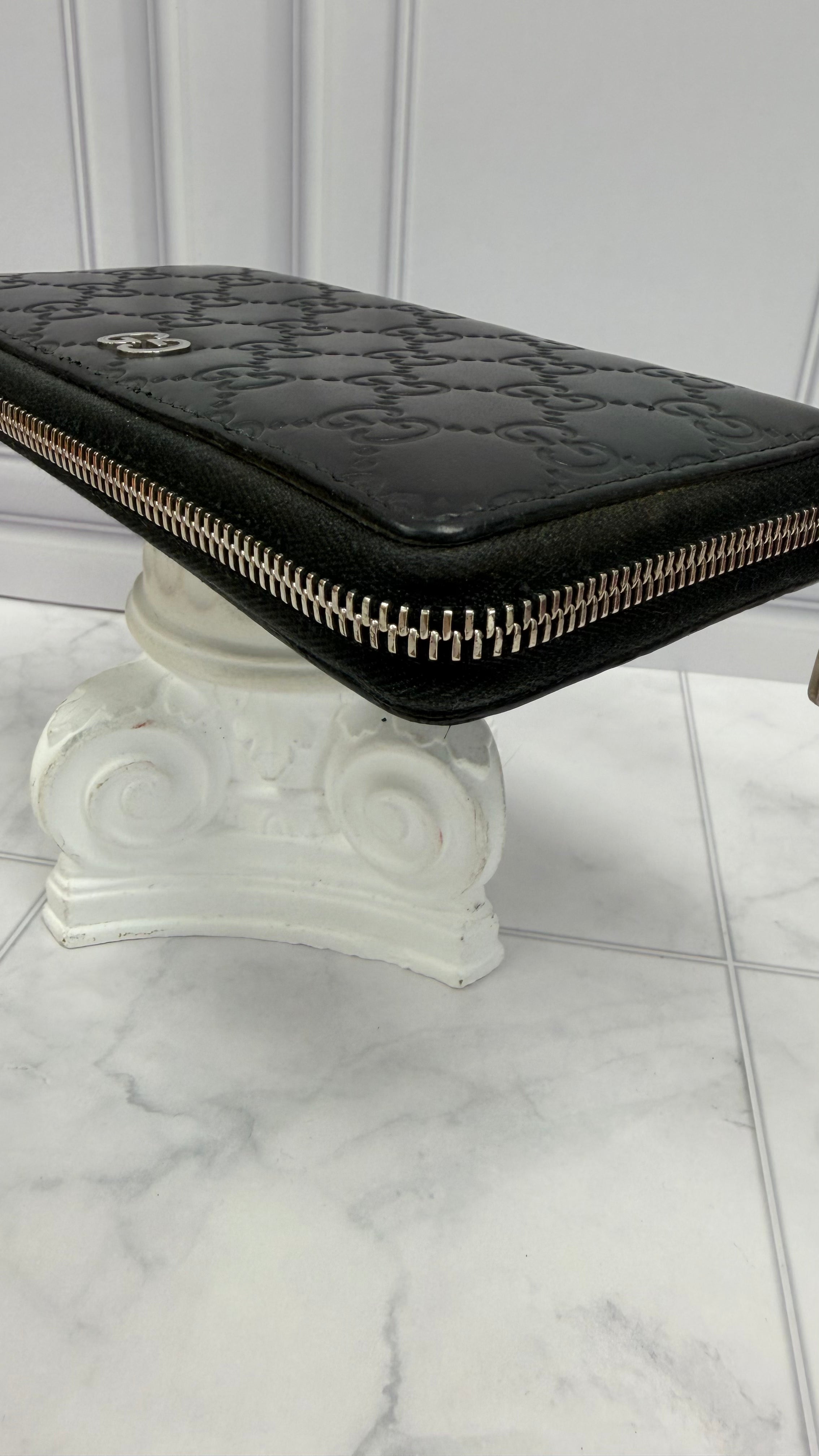 *DONS DROP* Gucci Black Leather GG Embossed Zippy Wallet