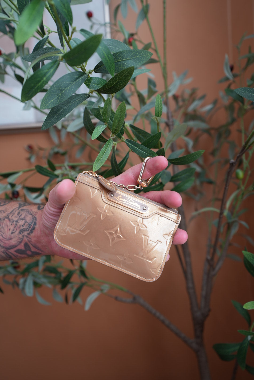 Louis Vuitton Bronze Vernis Pochette Cles