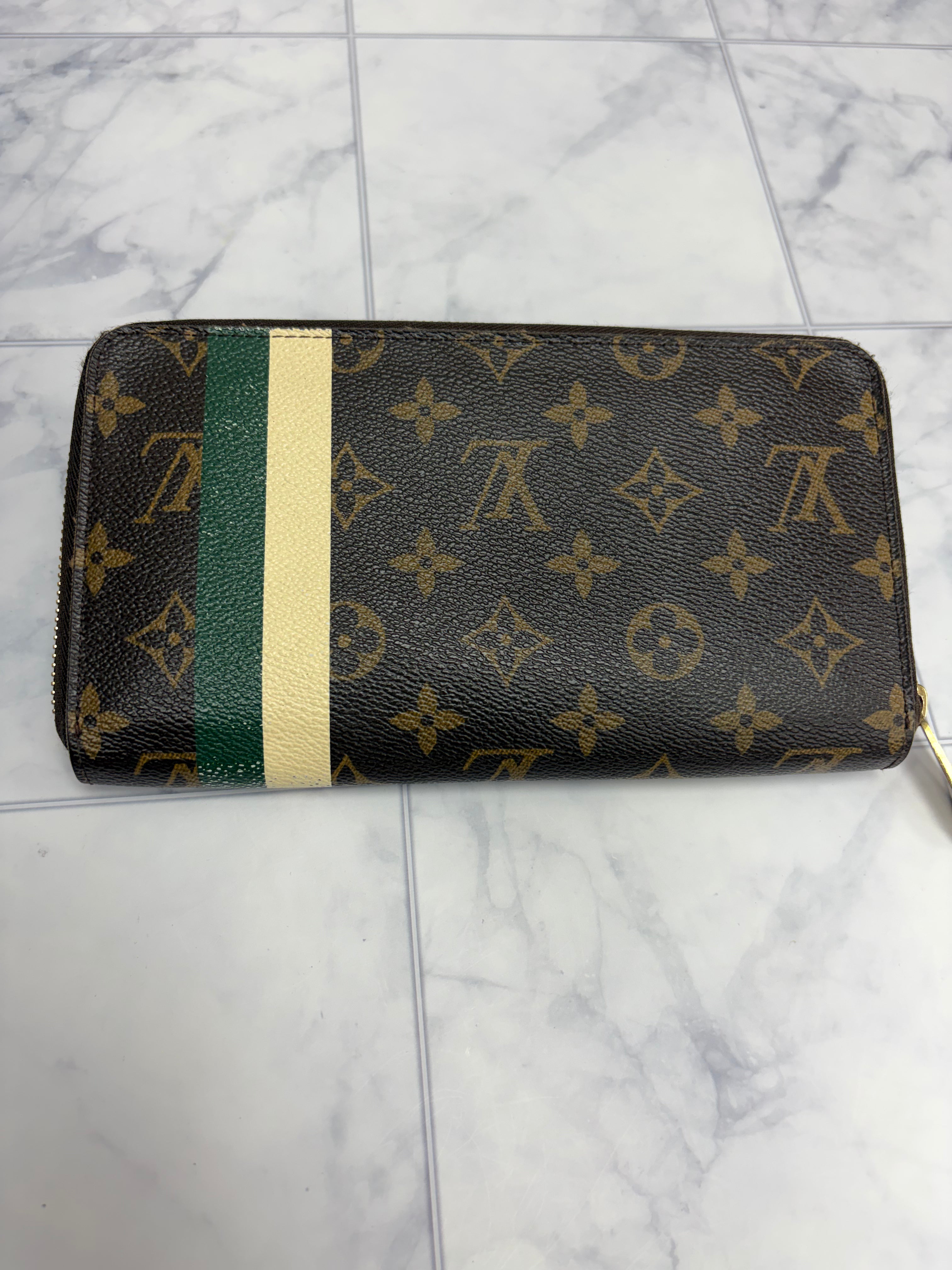 Louis Vuitton Monogram Groom Zippy Organizer Wallet