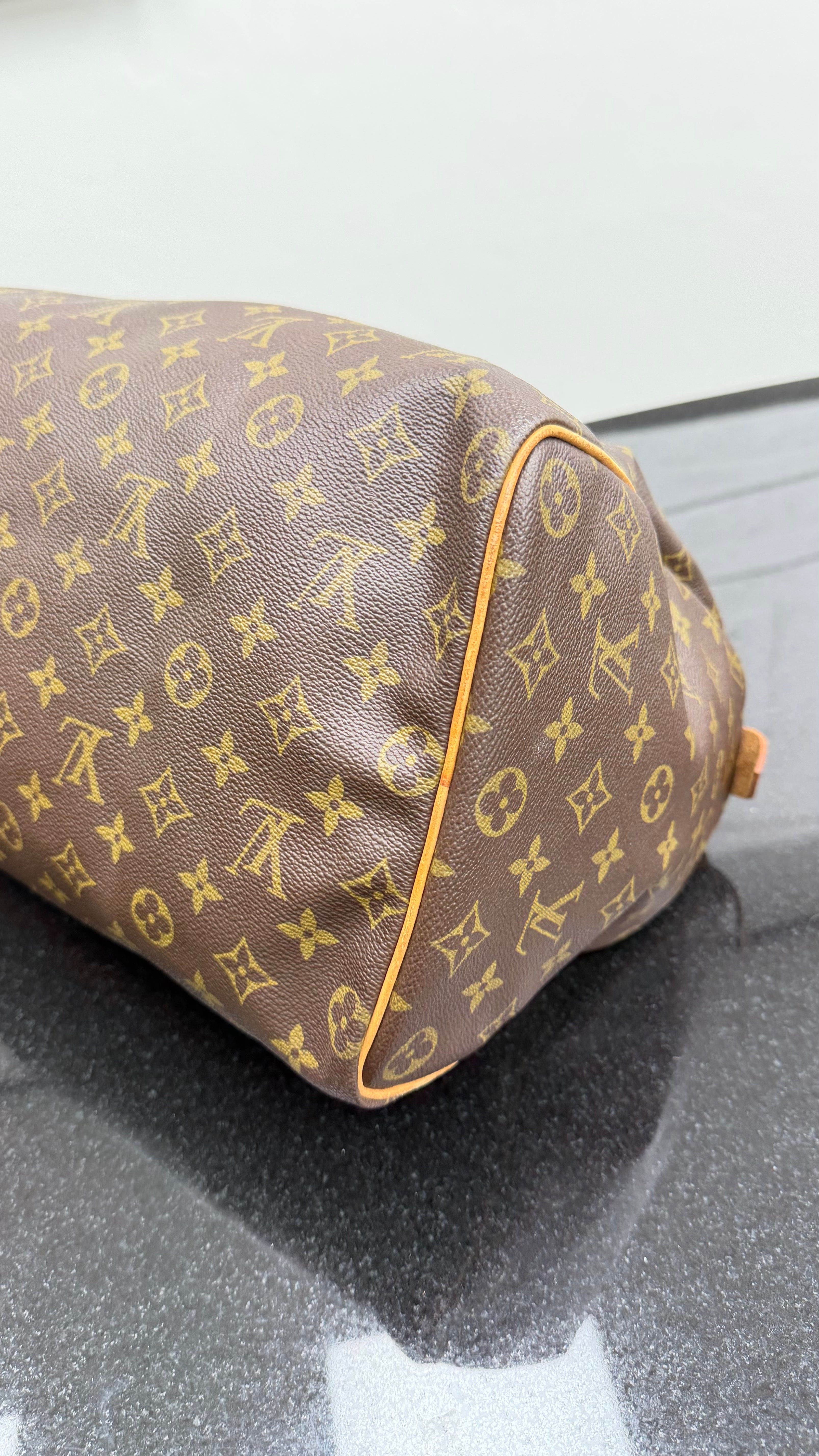 Louis Vuitton Monogram Speedy 40