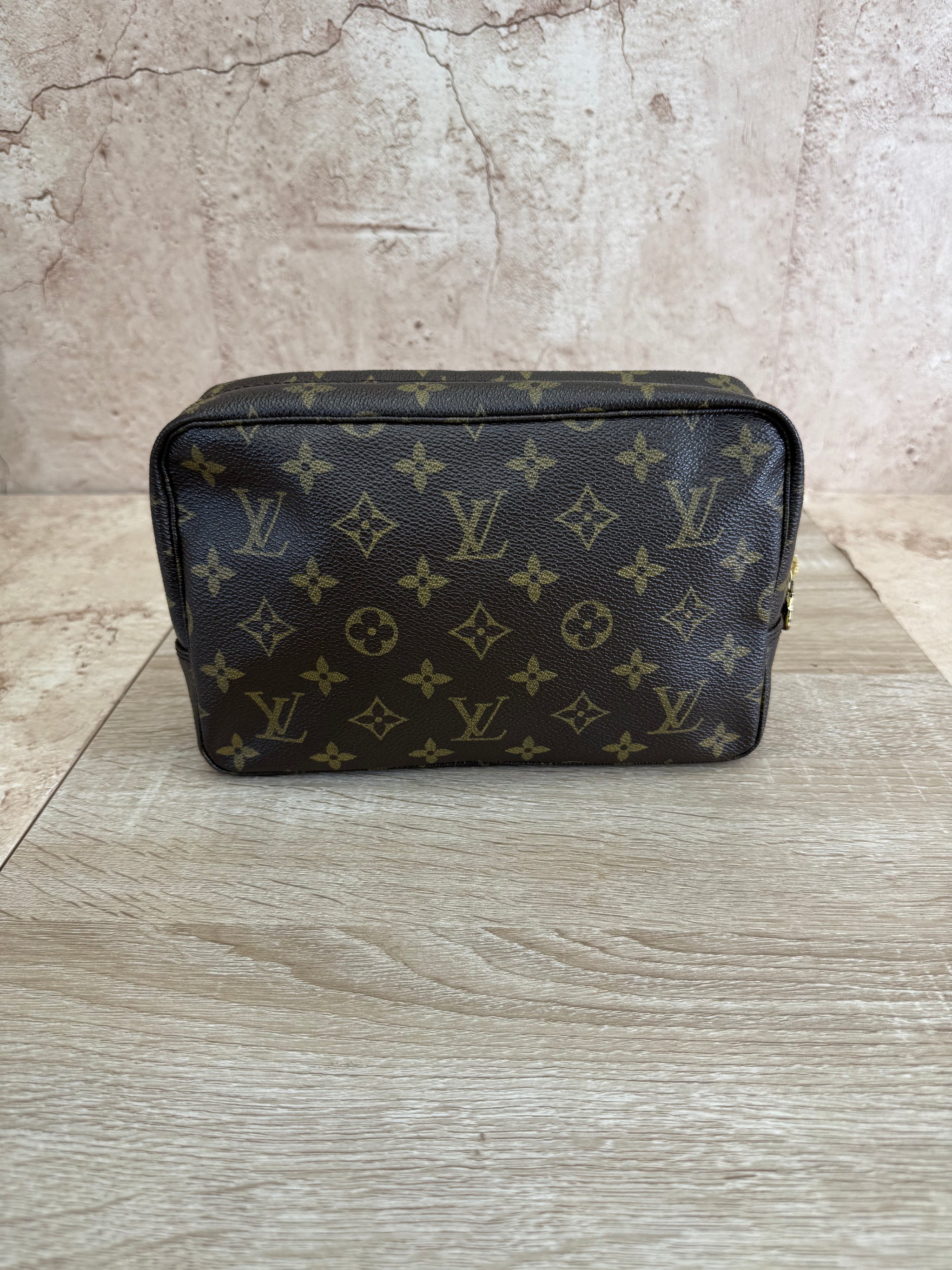 Louis Vuitton Monogram Toiletries 23 Pouch