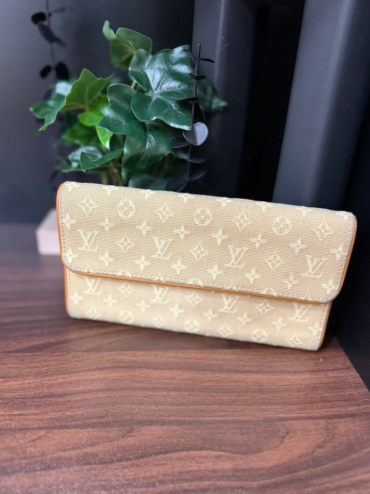 Louis Vuitton Beige Mini Lin International Wallet