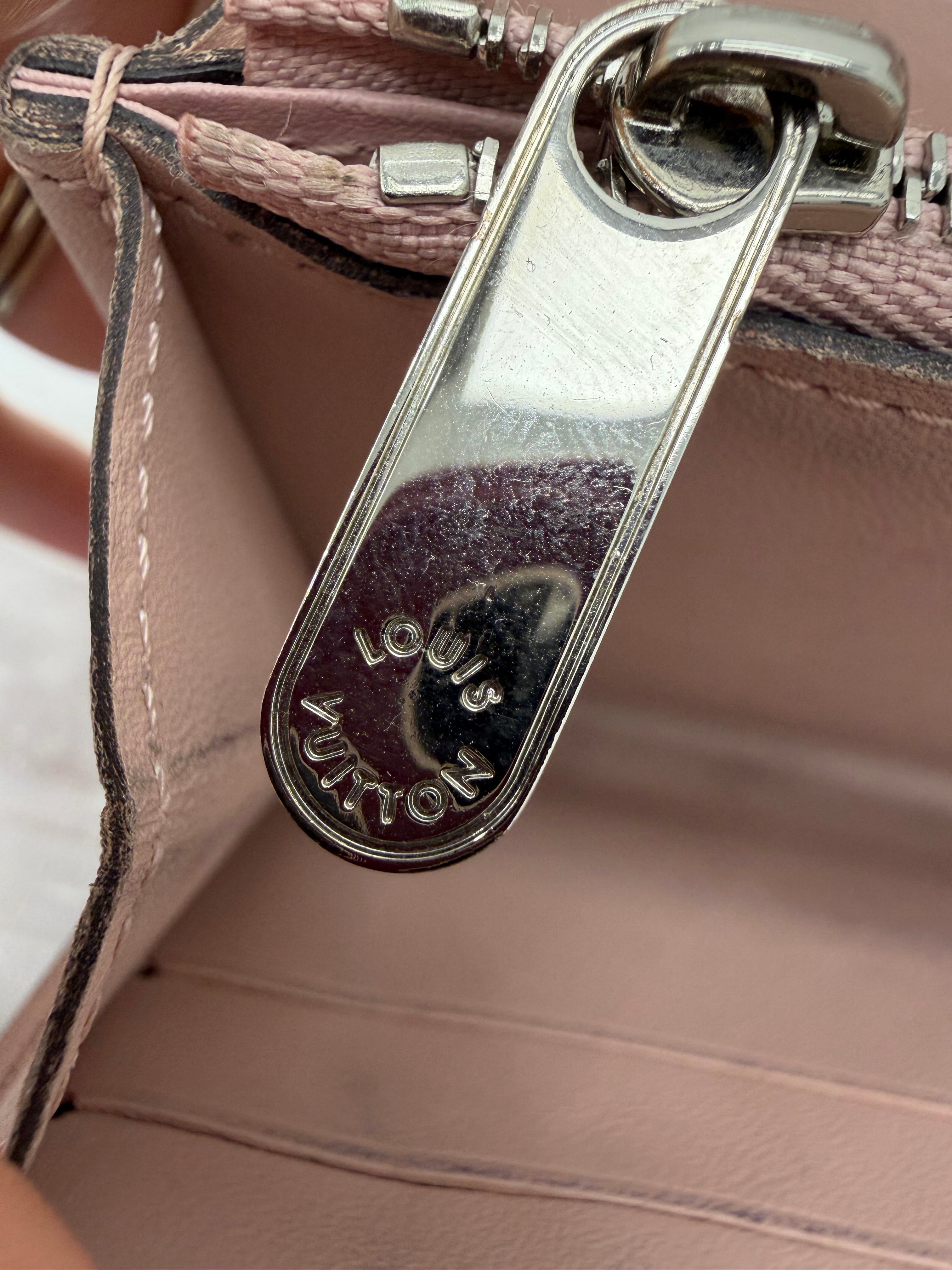 Louis Vuitton Dusty Rose Mahina Leather Sarah Wallet