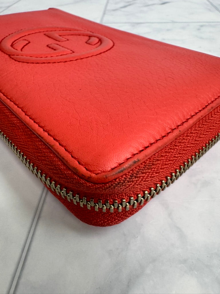 Gucci Red Grained Leather GG Soho Zippy Wallet