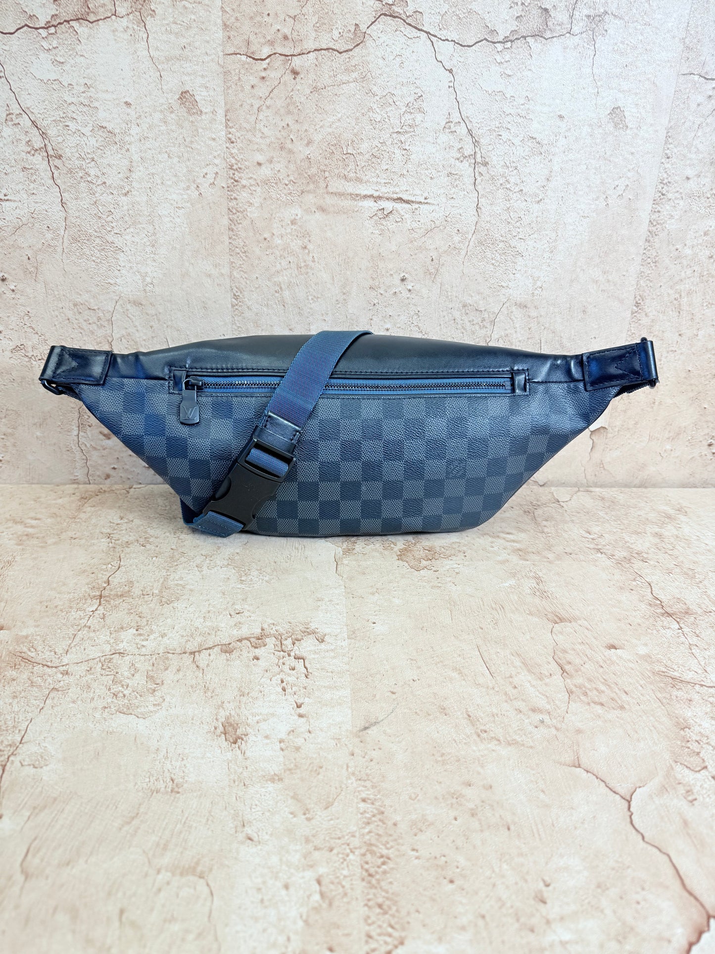 Louis Vuitton Damier Graphite Discovery Bumbag Blue Grey Strap