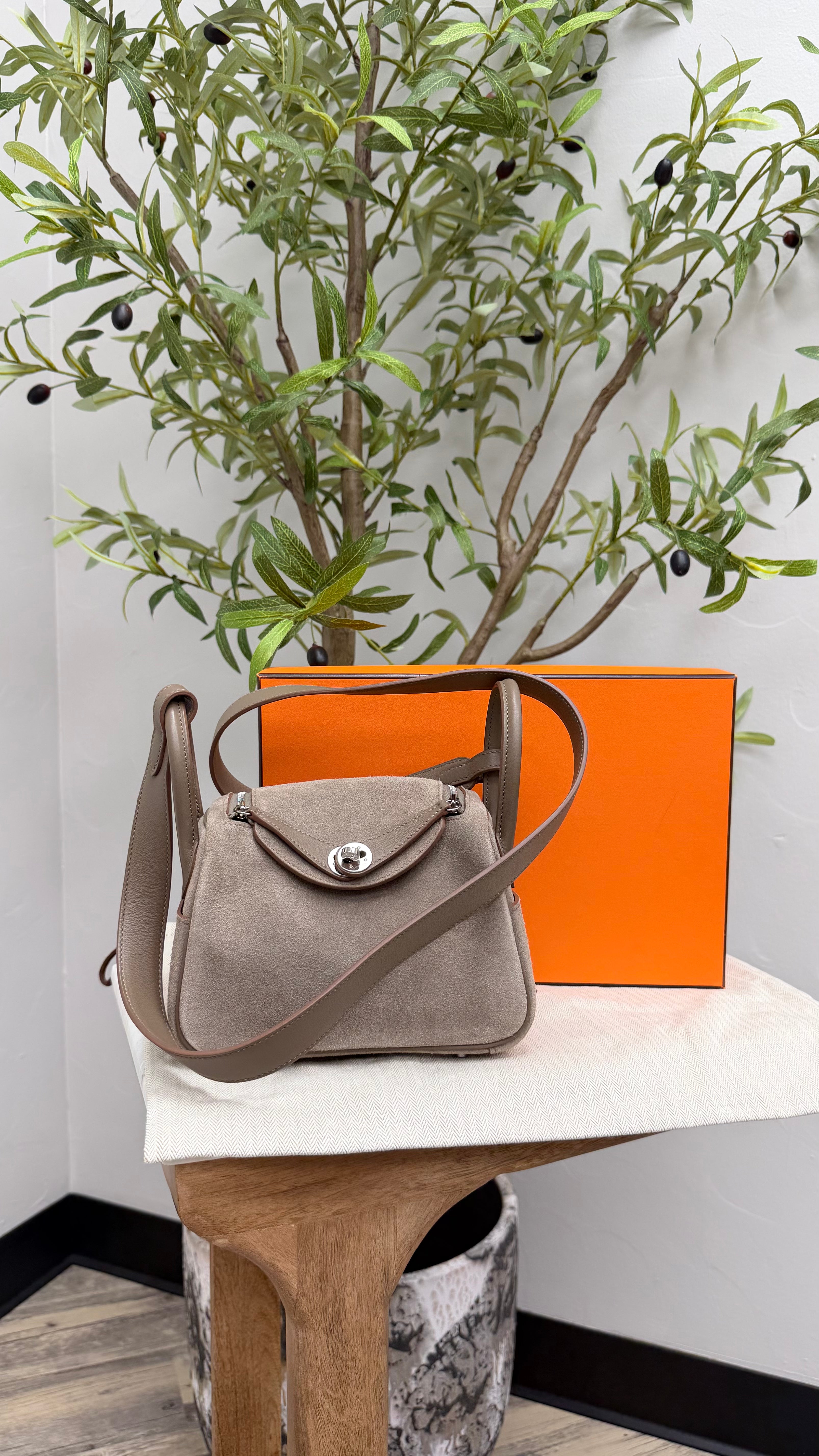 Hermes Gris Caillou Suede & Etoupe Swift Leather Mini Lindy 20 Bag