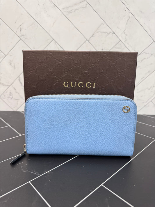 LIKE NEW- Gucci Blue Leather Zippy Wallet