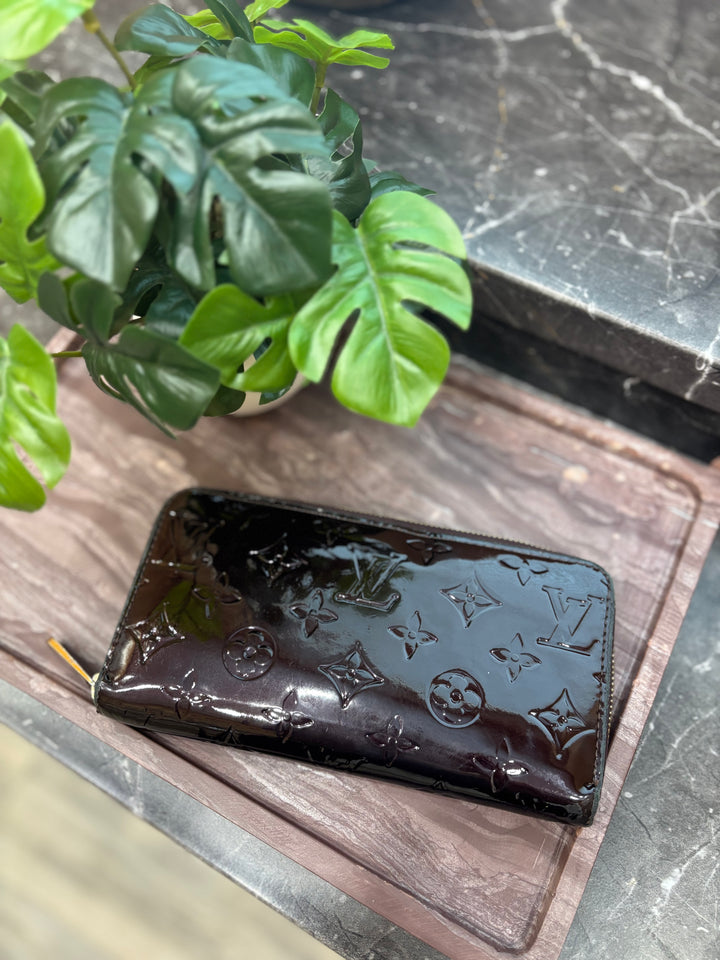 Louis Vuitton Plum Vernis Zippy Wallet