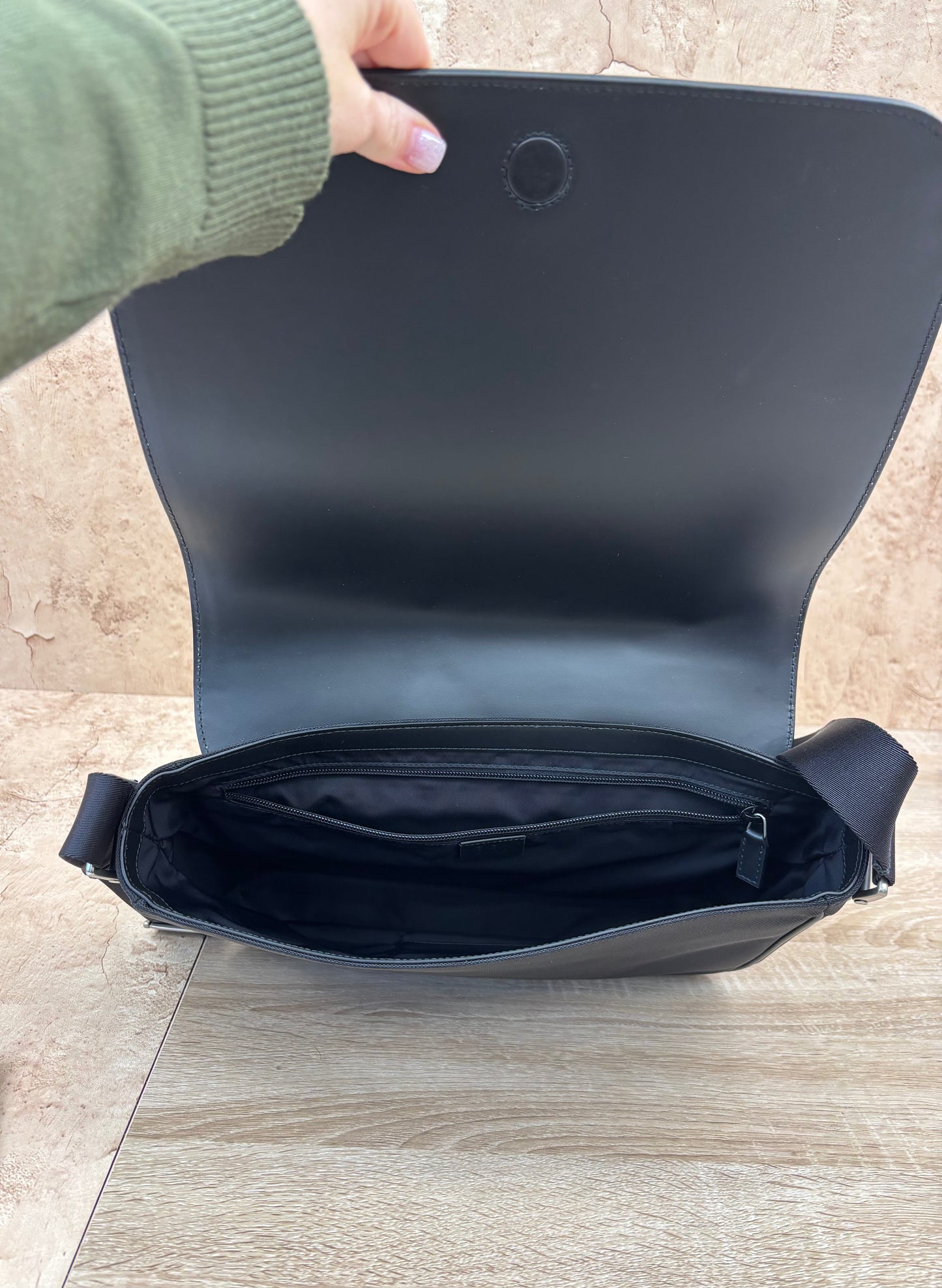 Gucci Black Canvas And Web Messenger Bag