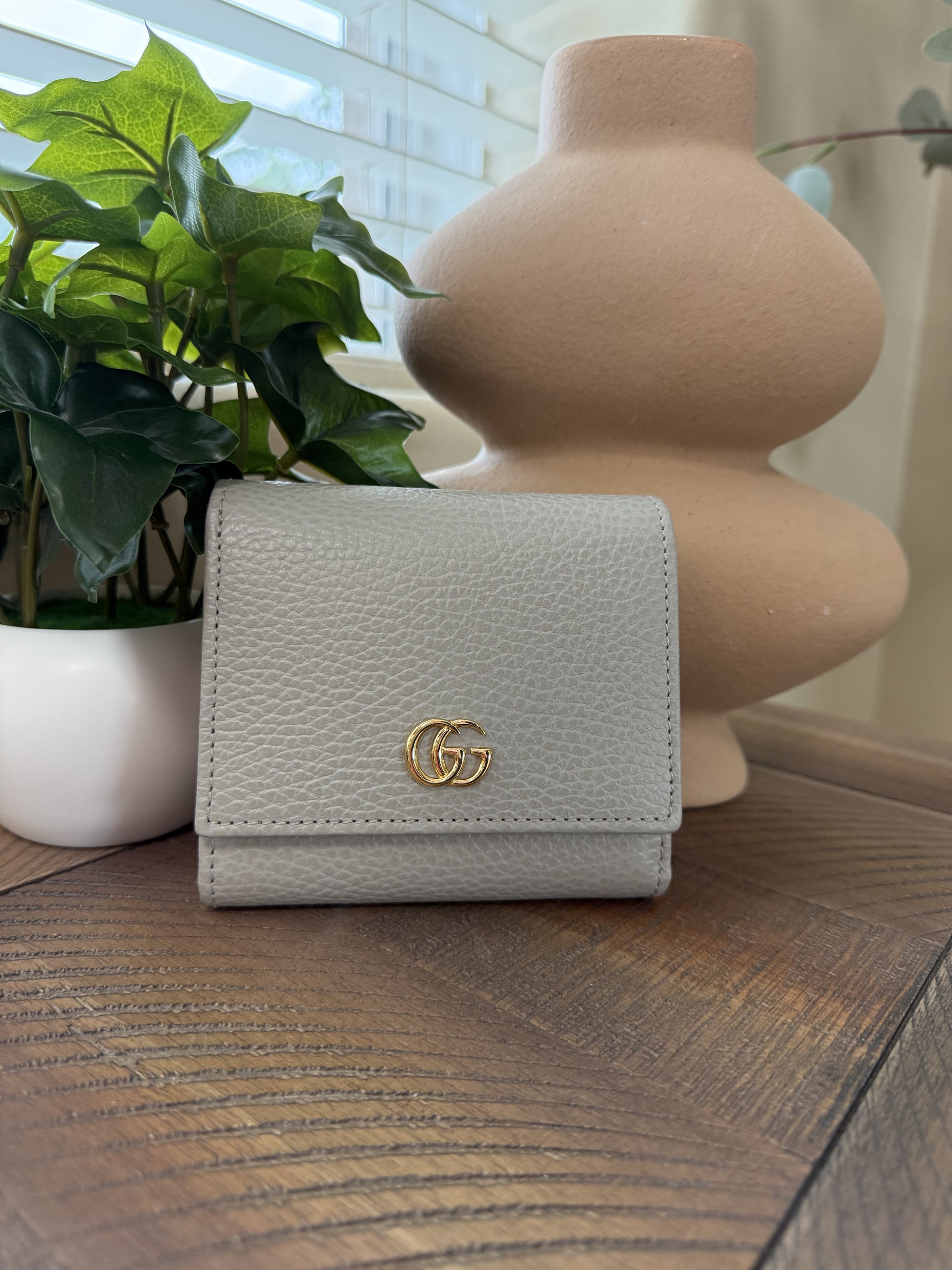 LIKE NEW- Gucci Grey Leather Marmont Compact Wallet