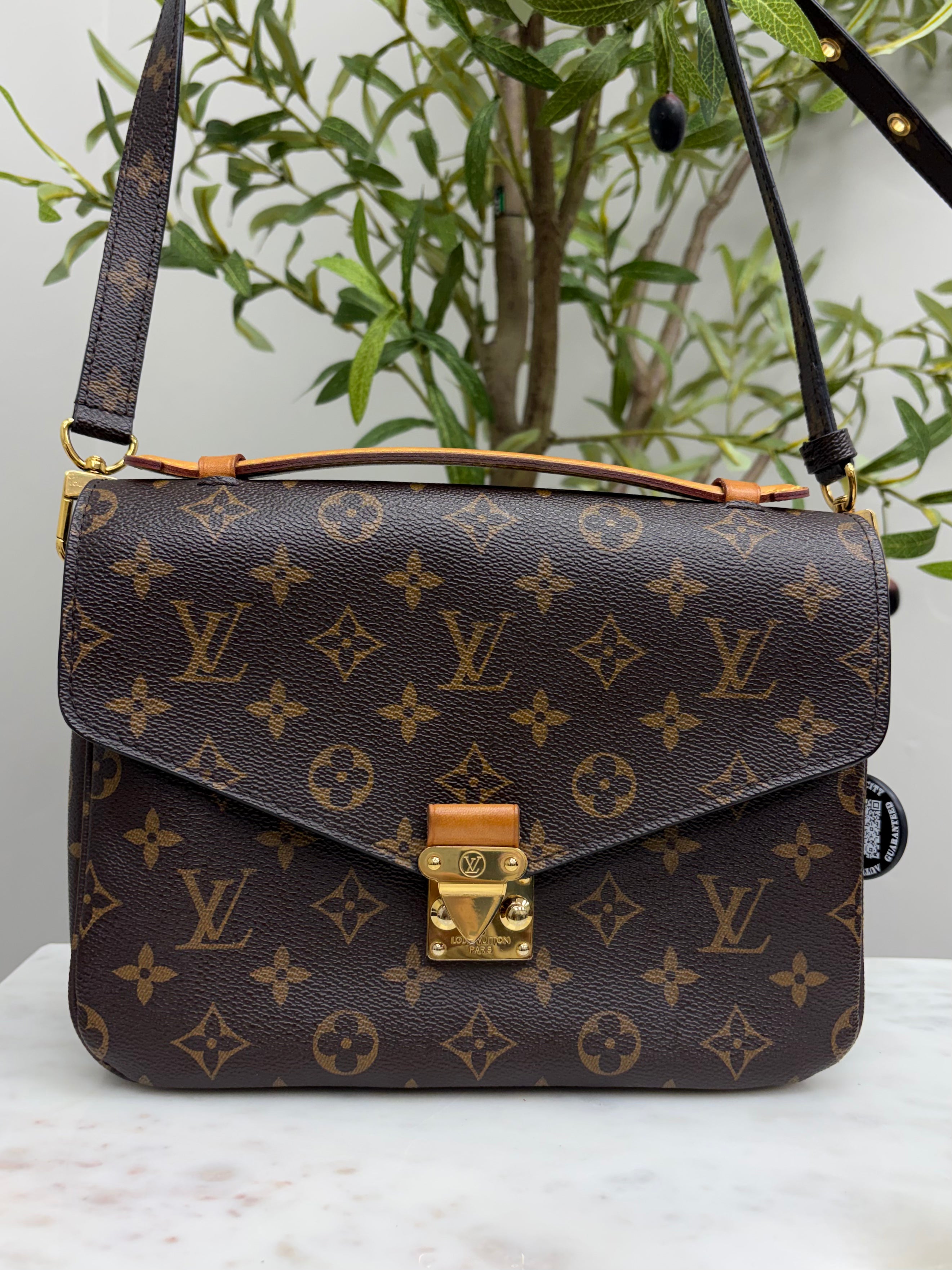 *DONS DROP* Louis Vuitton Monogram Pochette Metis Crossbody Bag