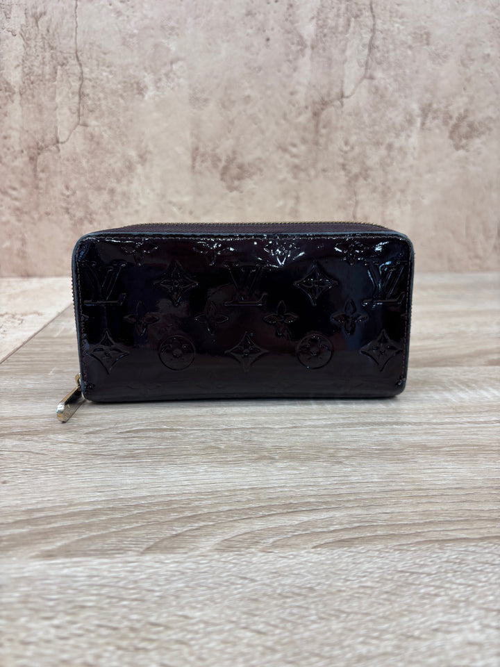 Louis Vuitton Plum Vernis Zippy Wallet