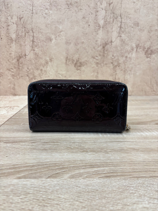 Louis Vuitton Plum Vernis Zippy Wallet