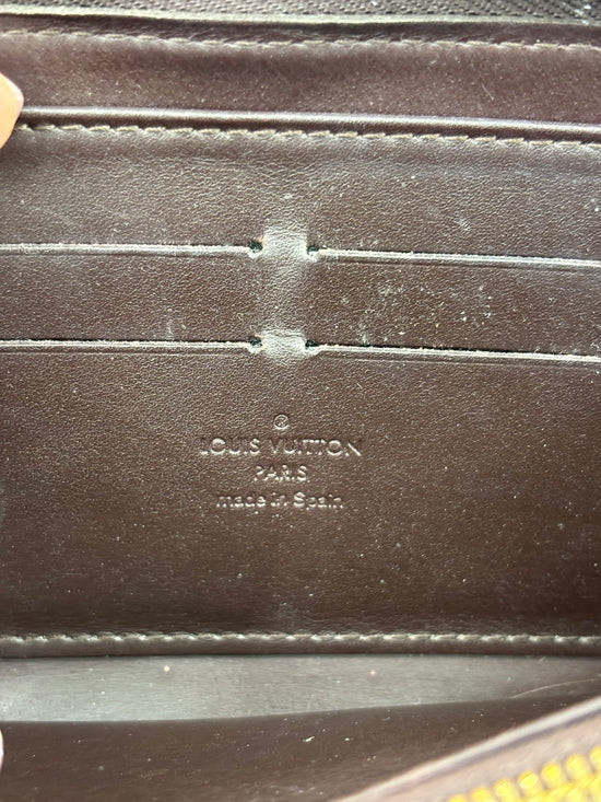 Louis Vuitton Plum Vernis Zippy Wallet