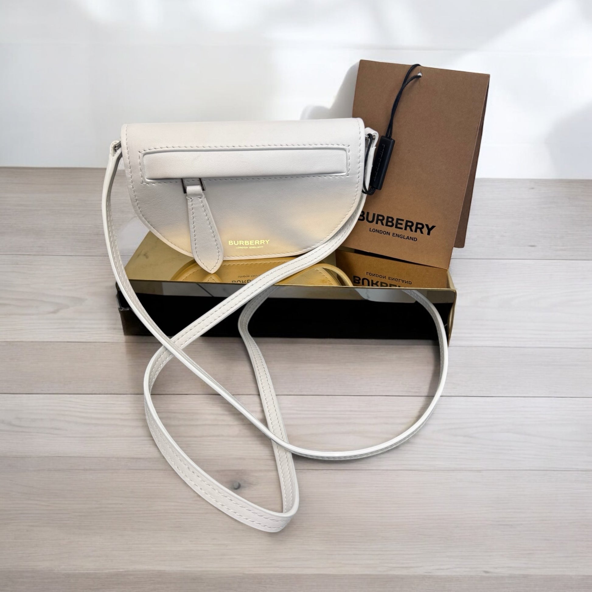 BRAND NEW Burberry White Leather Cardholder Crossbody