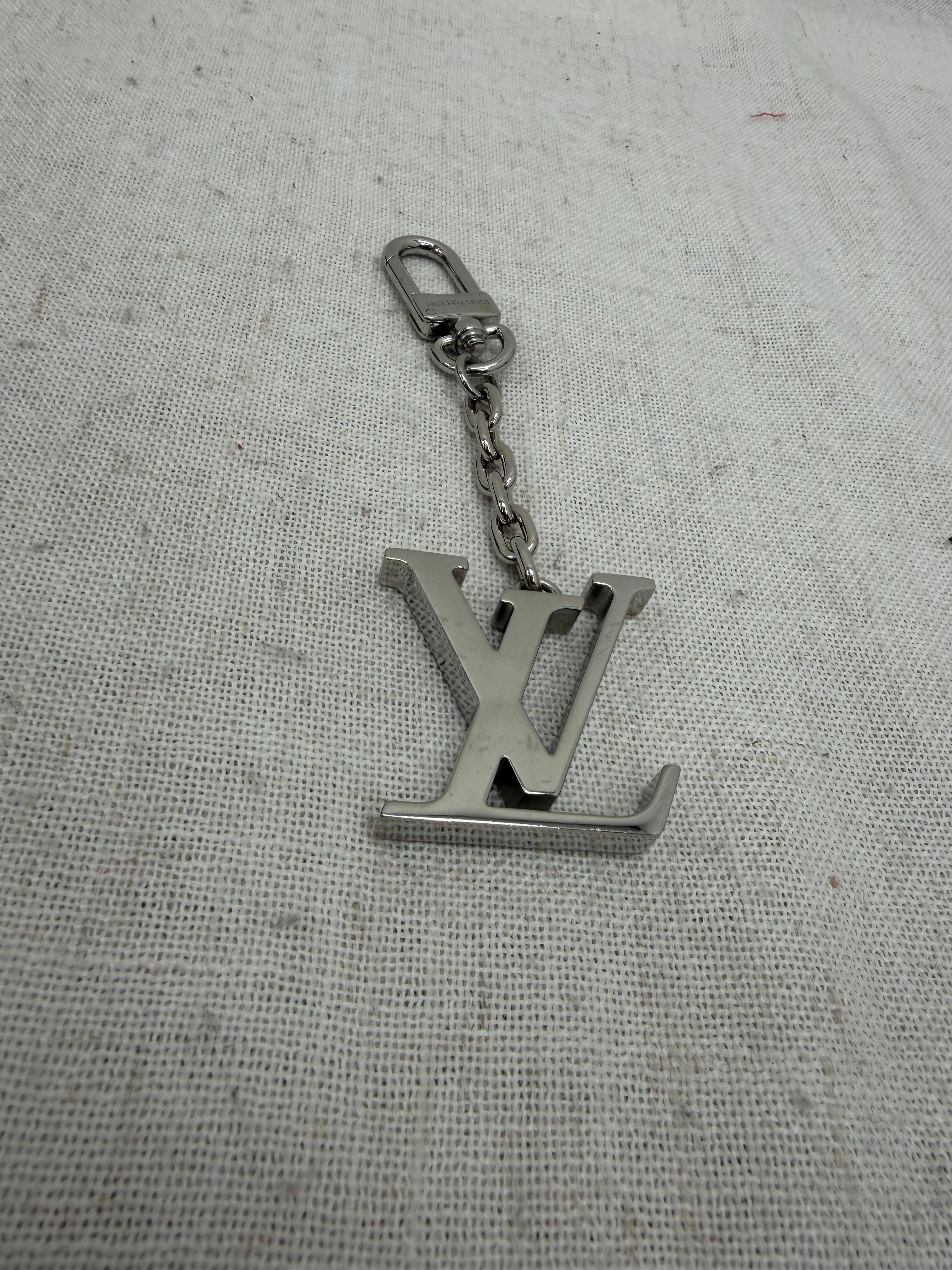 Louis Vuitton Silver LV Facettes Bag Charm
